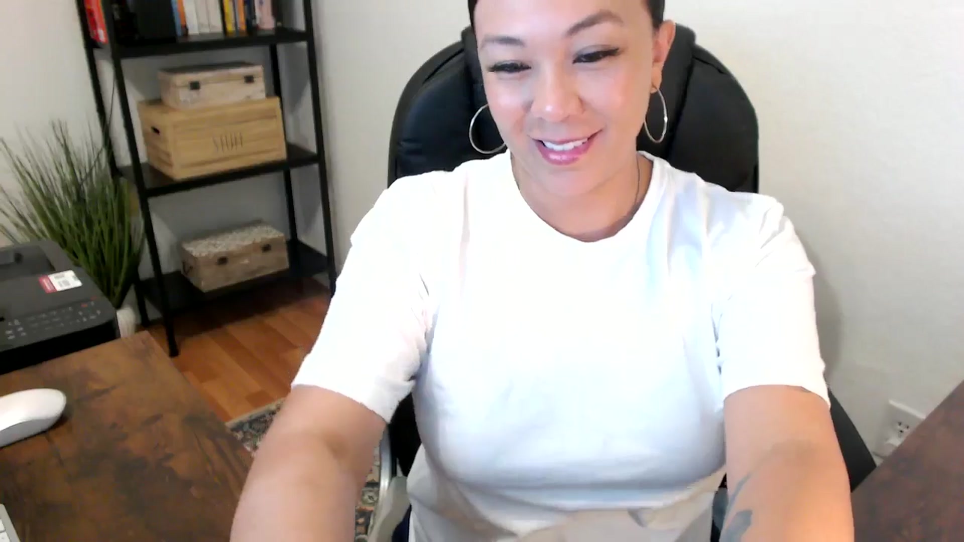 Gallery image thumbnail from MickaylaMoon's myfreecams stream on, 07/29/2024, 15:21 image 12 of 20