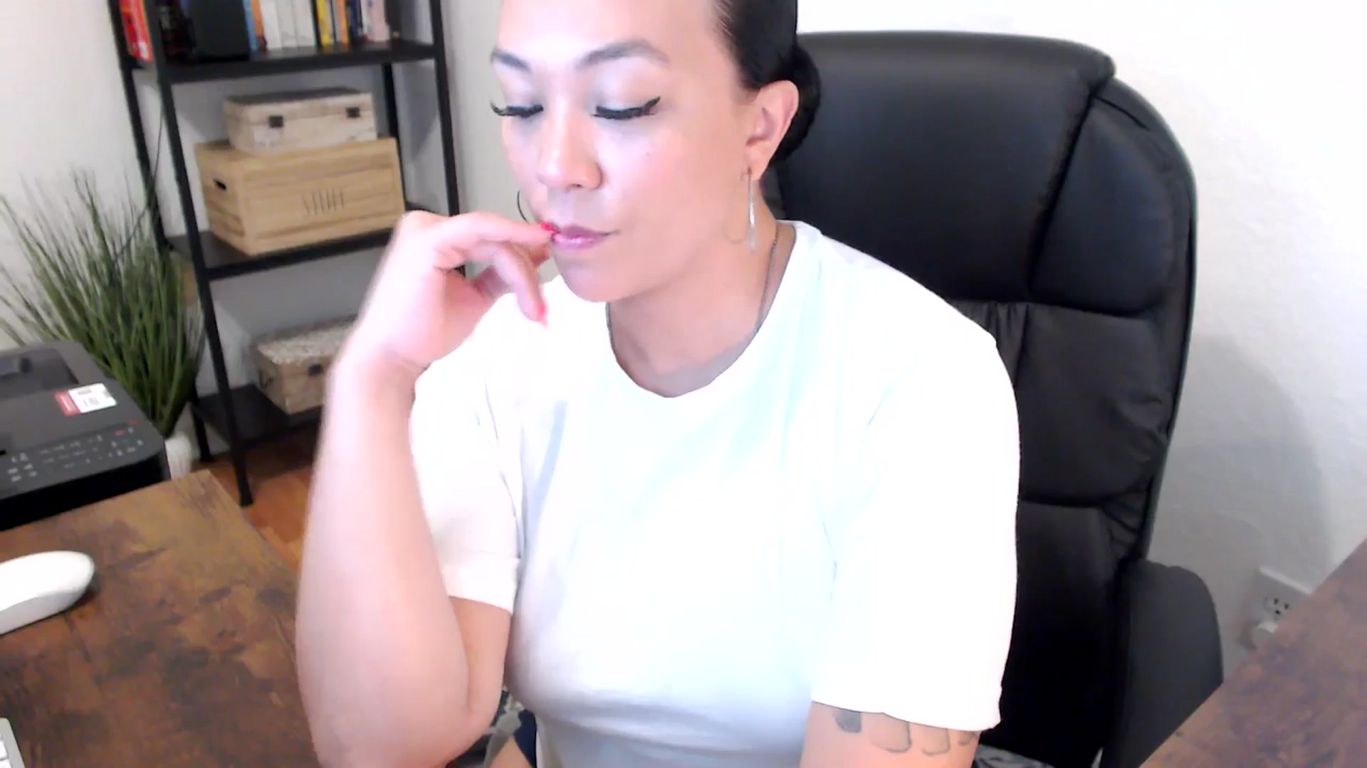 Gallery image thumbnail from MickaylaMoon's myfreecams stream on, 07/29/2024, 15:52 image 6 of 20