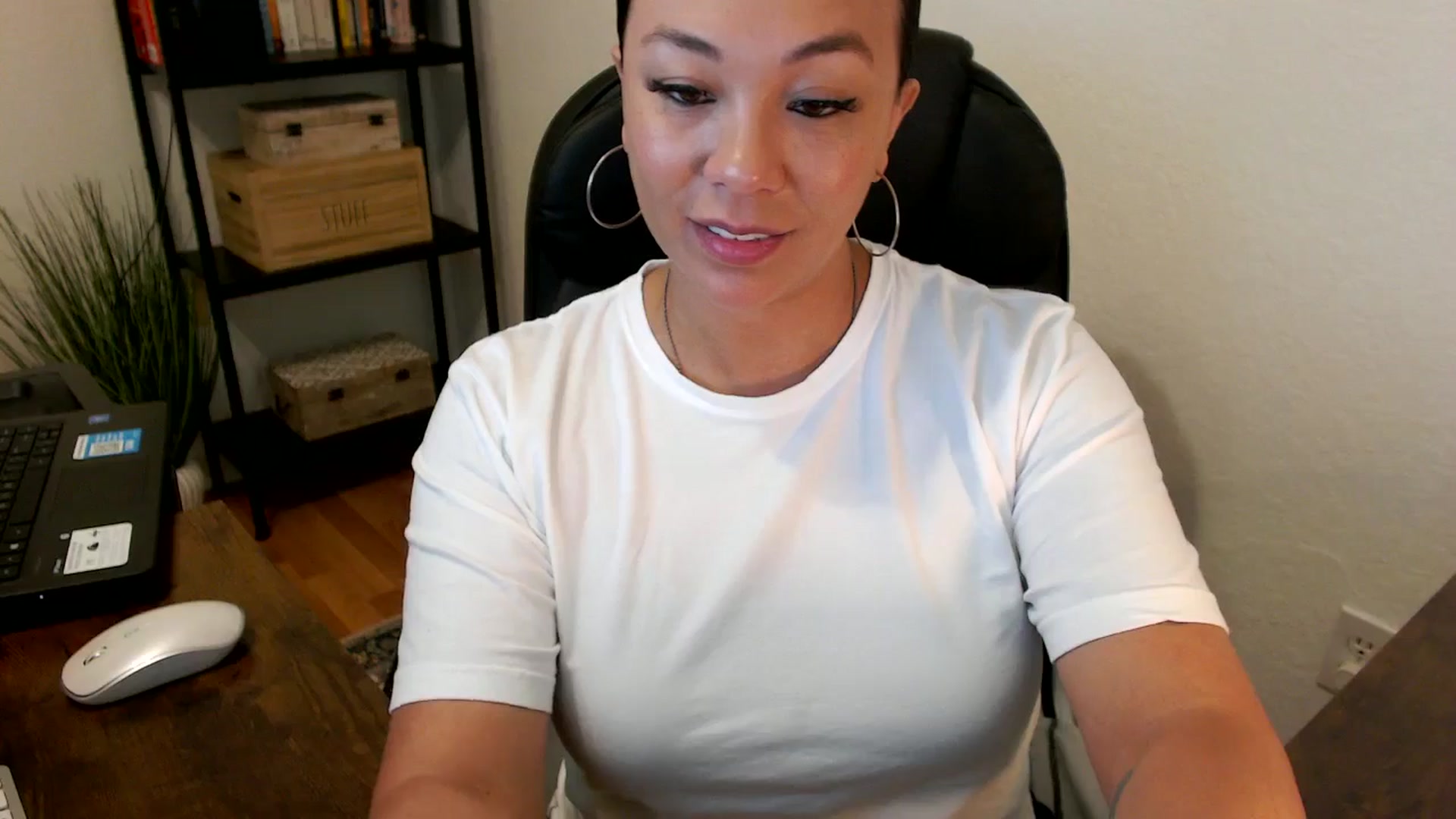 Gallery image thumbnail from MickaylaMoon's myfreecams stream on, 07/29/2024, 15:52 image 18 of 20