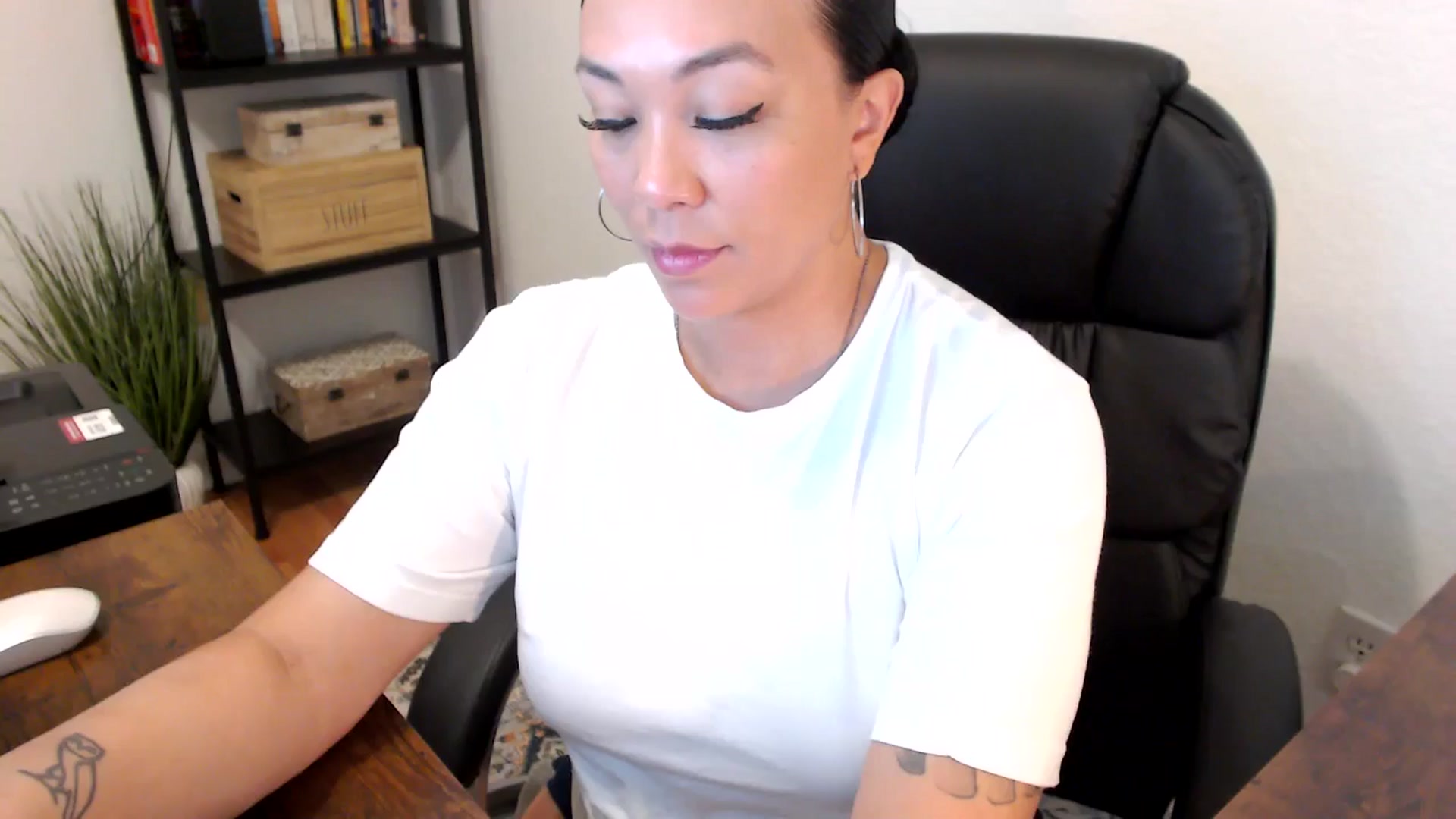 Gallery image thumbnail from MickaylaMoon's myfreecams stream on, 07/29/2024, 15:52 image 5 of 20