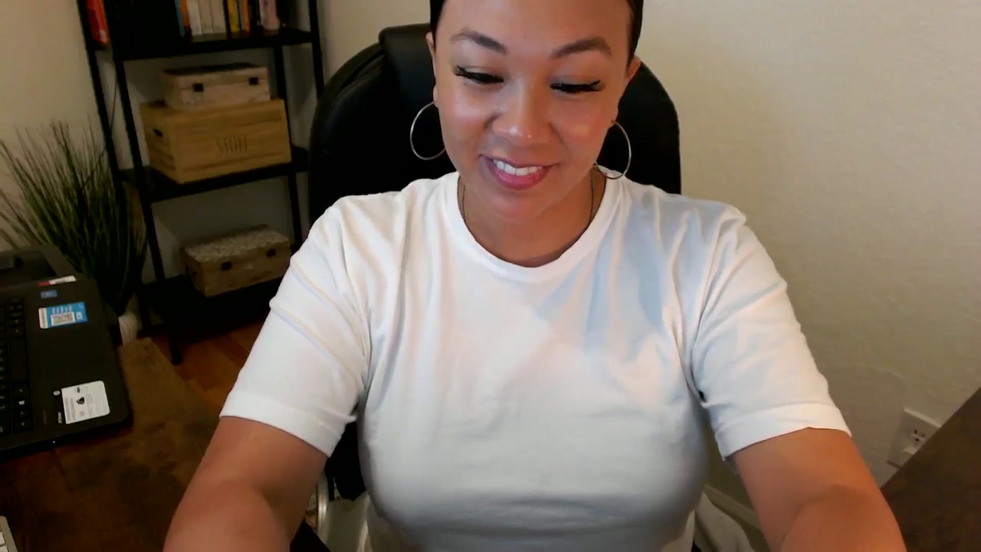 Gallery image thumbnail from MickaylaMoon's myfreecams stream on, 07/29/2024, 15:52 image 14 of 20