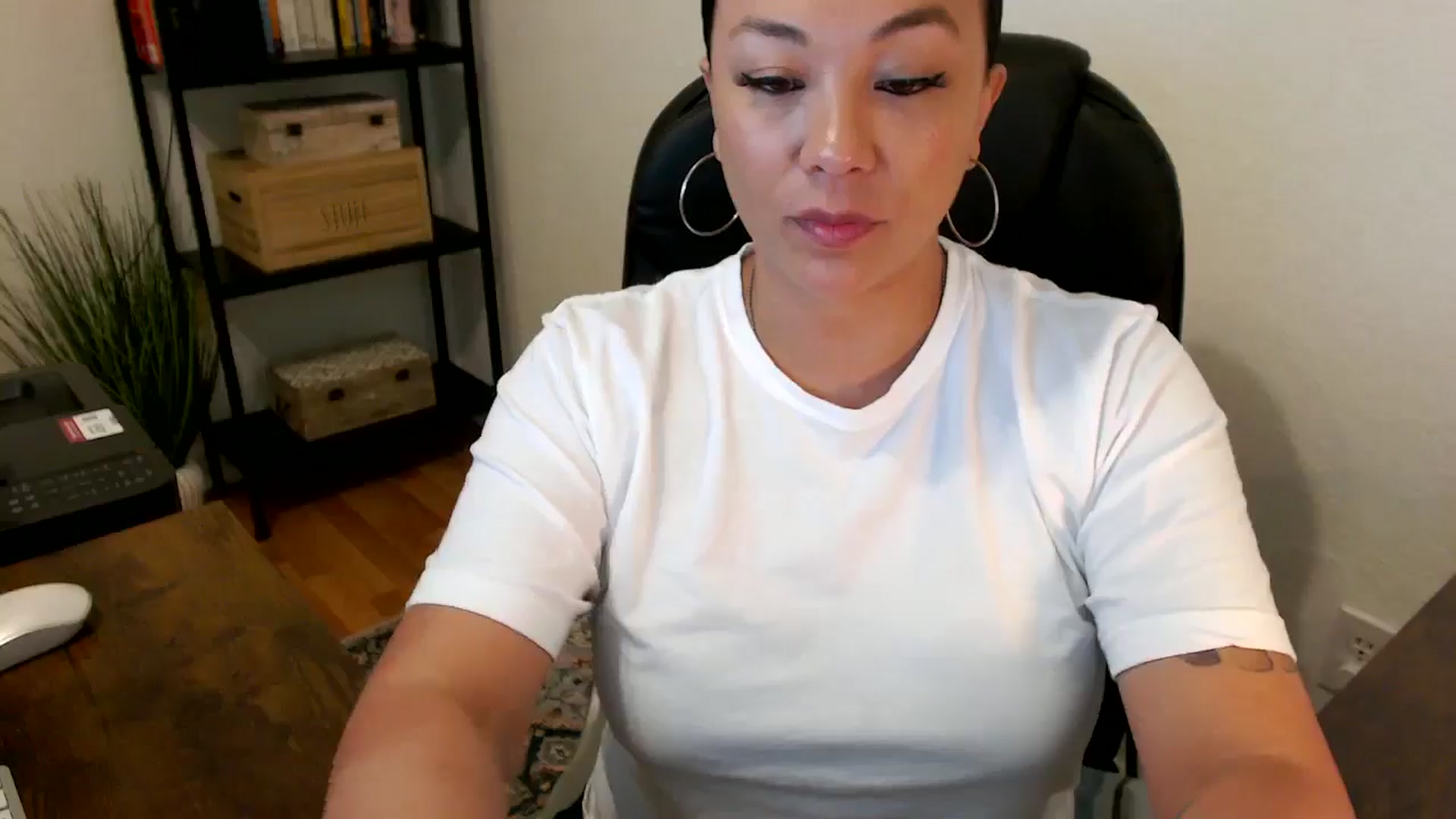 Gallery image thumbnail from MickaylaMoon's myfreecams stream on, 07/29/2024, 15:52 image 11 of 20