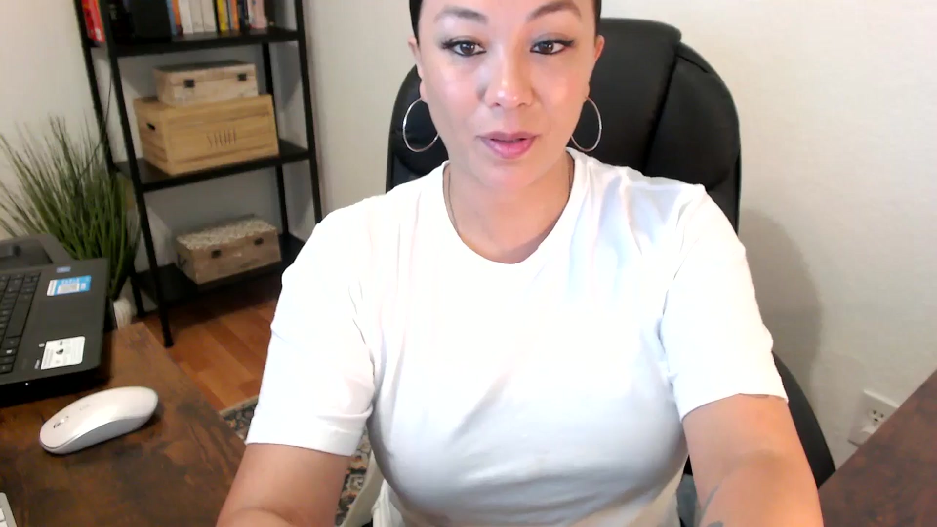 Gallery image thumbnail from MickaylaMoon's myfreecams stream on, 07/29/2024, 15:52 image 20 of 20