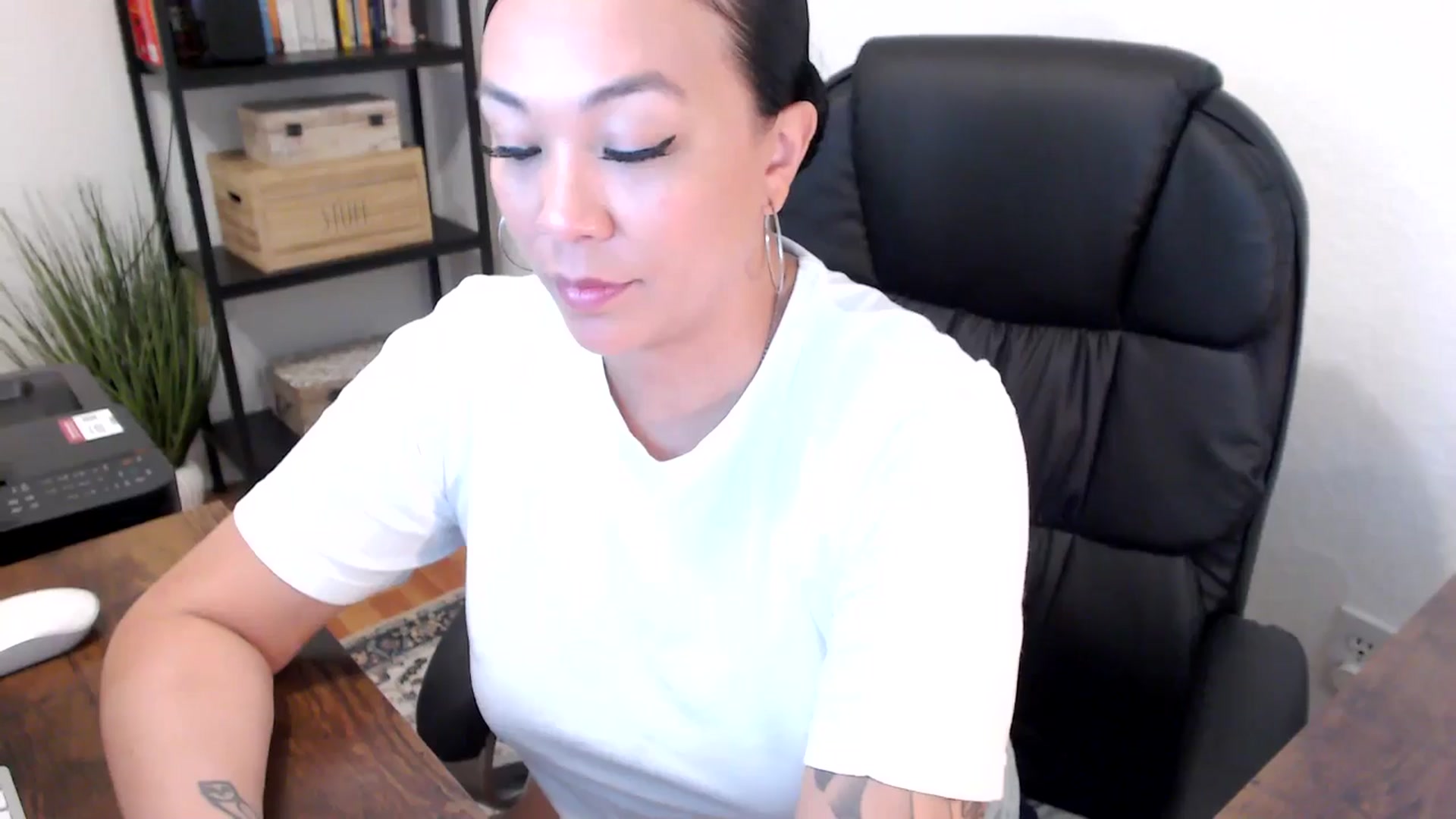 Gallery image thumbnail from MickaylaMoon's myfreecams stream on, 07/29/2024, 15:52 image 8 of 20