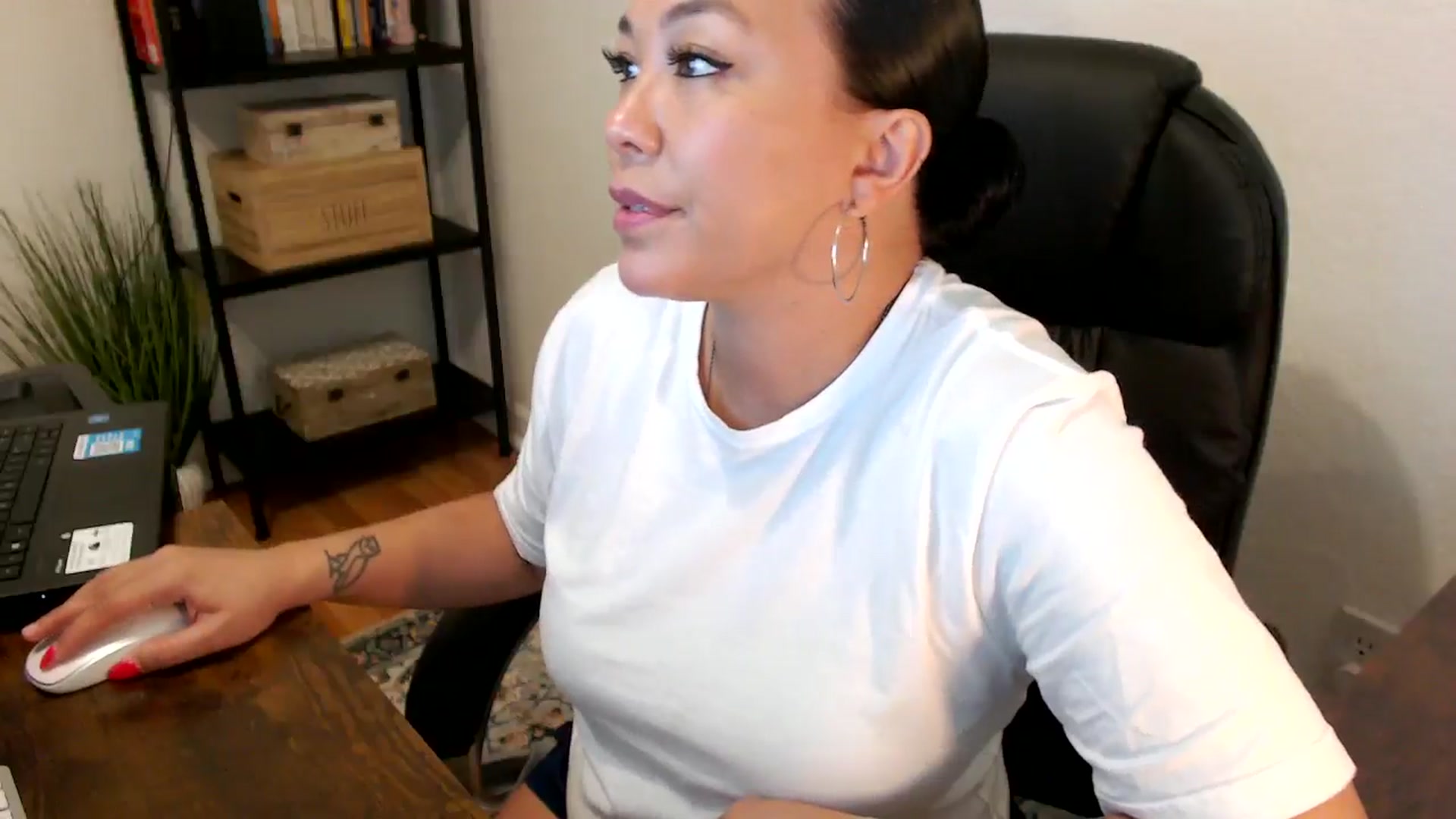 Gallery image thumbnail from MickaylaMoon's myfreecams stream on, 07/29/2024, 16:42 image 7 of 20