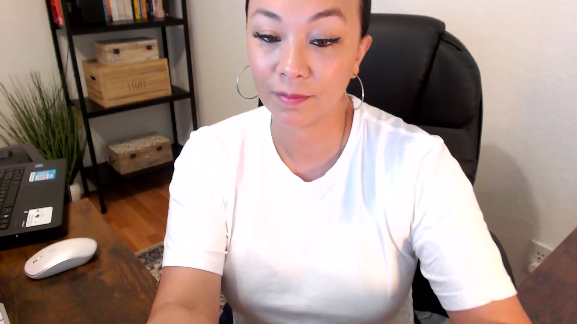 Gallery image thumbnail from MickaylaMoon's myfreecams stream on, 07/29/2024, 16:42 image 1 of 20