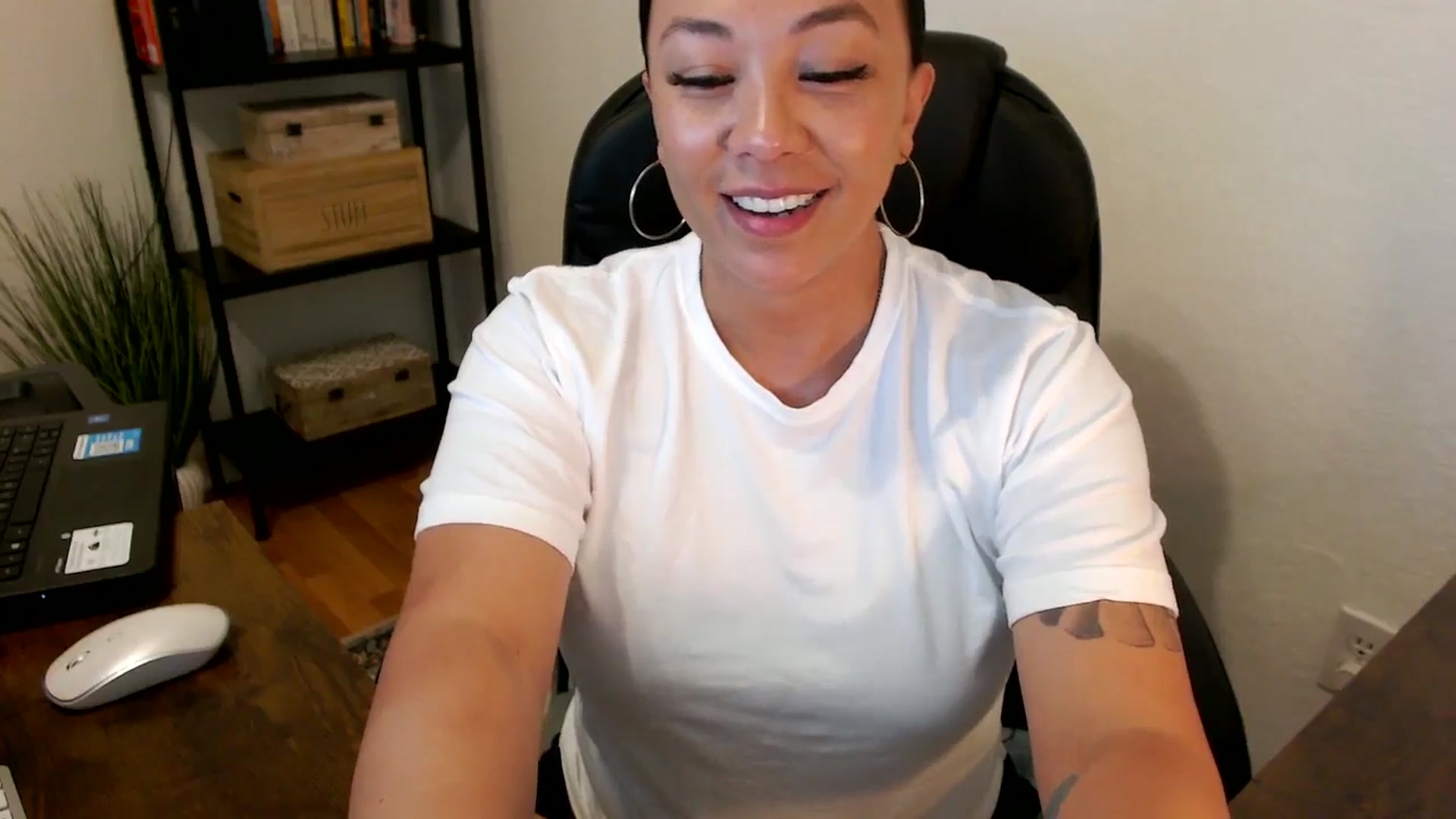 Gallery image thumbnail from MickaylaMoon's myfreecams stream on, 07/29/2024, 16:42 image 5 of 20