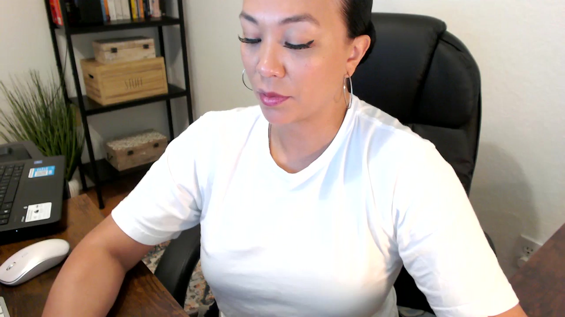 Gallery image thumbnail from MickaylaMoon's myfreecams stream on, 07/29/2024, 16:42 image 19 of 20