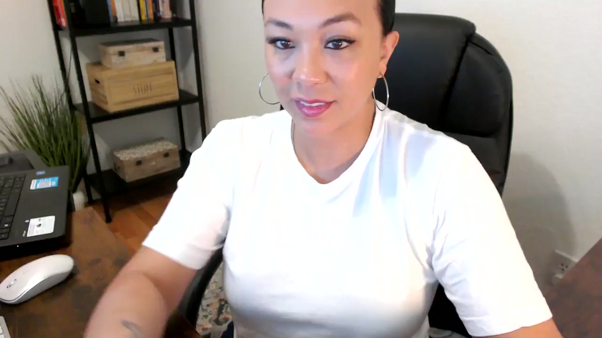 Gallery image thumbnail from MickaylaMoon's myfreecams stream on, 07/29/2024, 16:42 image 18 of 20