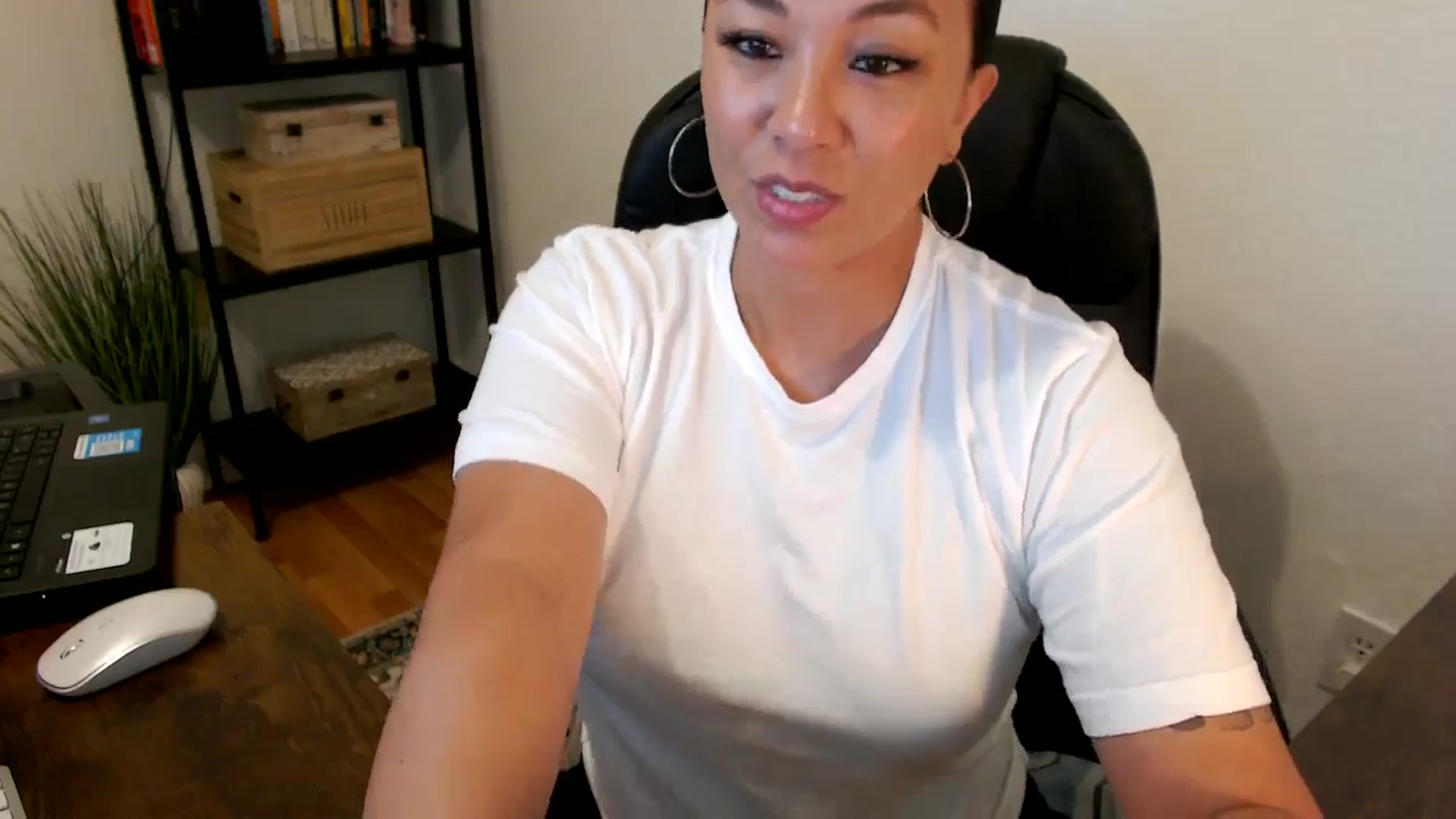 Gallery image thumbnail from MickaylaMoon's myfreecams stream on, 07/29/2024, 16:42 image 10 of 20