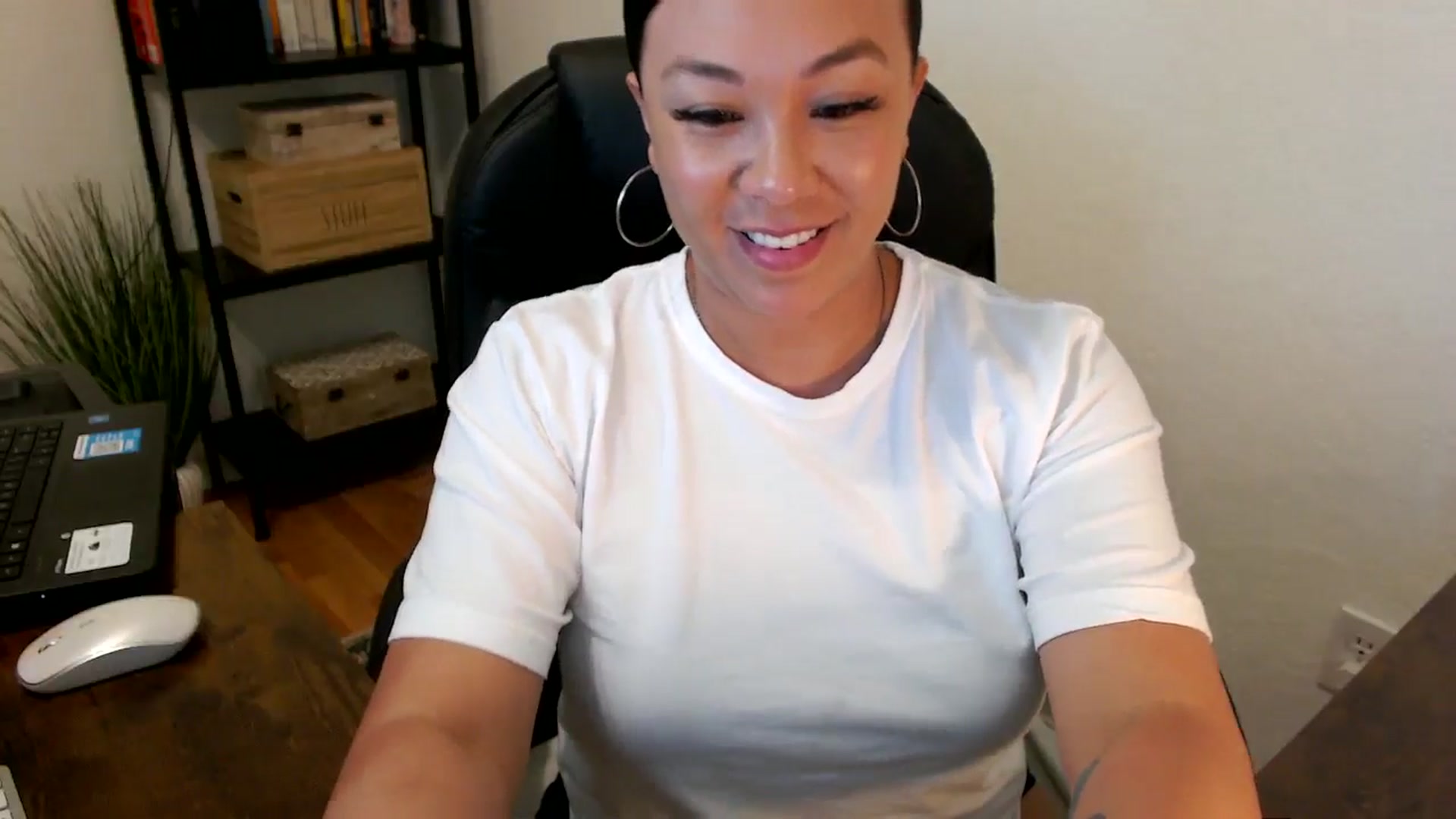 Gallery image thumbnail from MickaylaMoon's myfreecams stream on, 07/29/2024, 16:42 image 6 of 20
