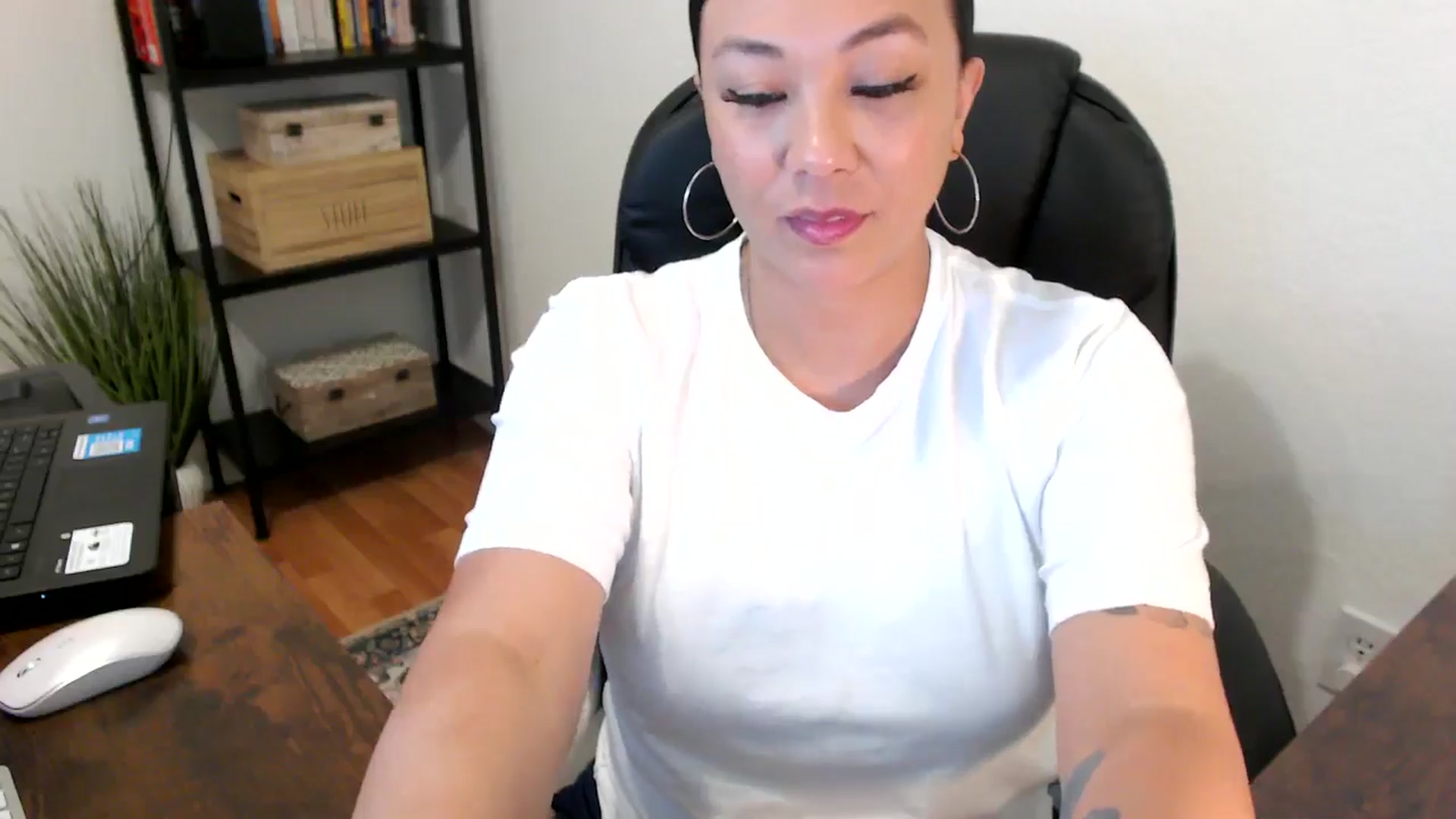 Gallery image thumbnail from MickaylaMoon's myfreecams stream on, 07/29/2024, 16:42 image 16 of 20