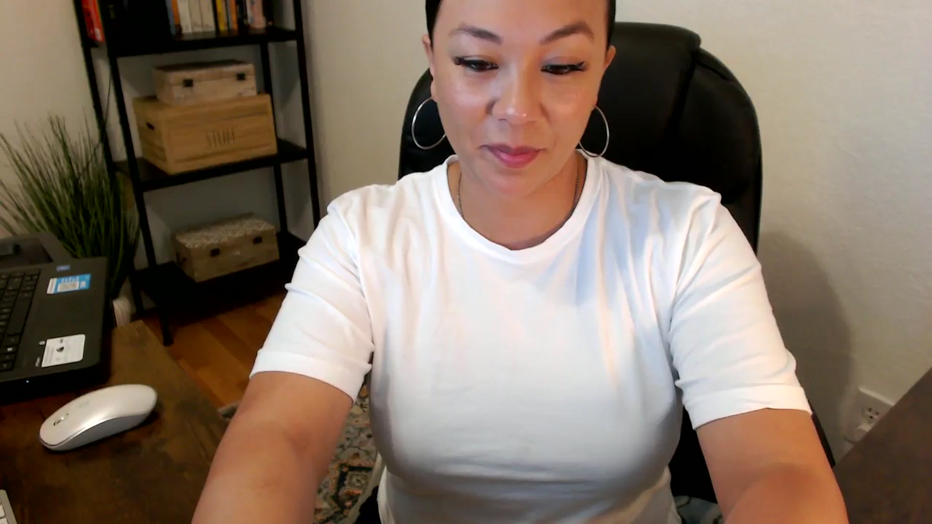 Gallery image thumbnail from MickaylaMoon's myfreecams stream on, 07/29/2024, 16:42 image 3 of 20