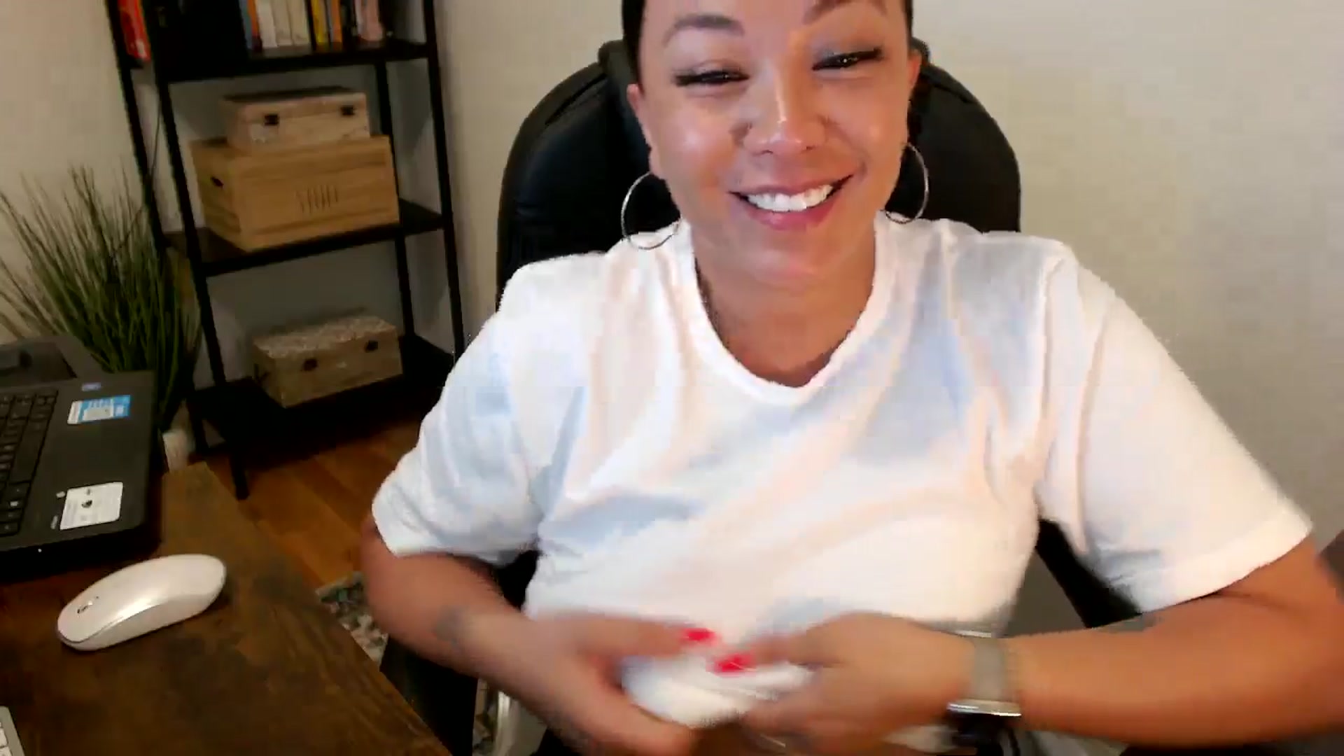 Gallery image thumbnail from MickaylaMoon's myfreecams stream on, 07/29/2024, 16:42 image 2 of 20
