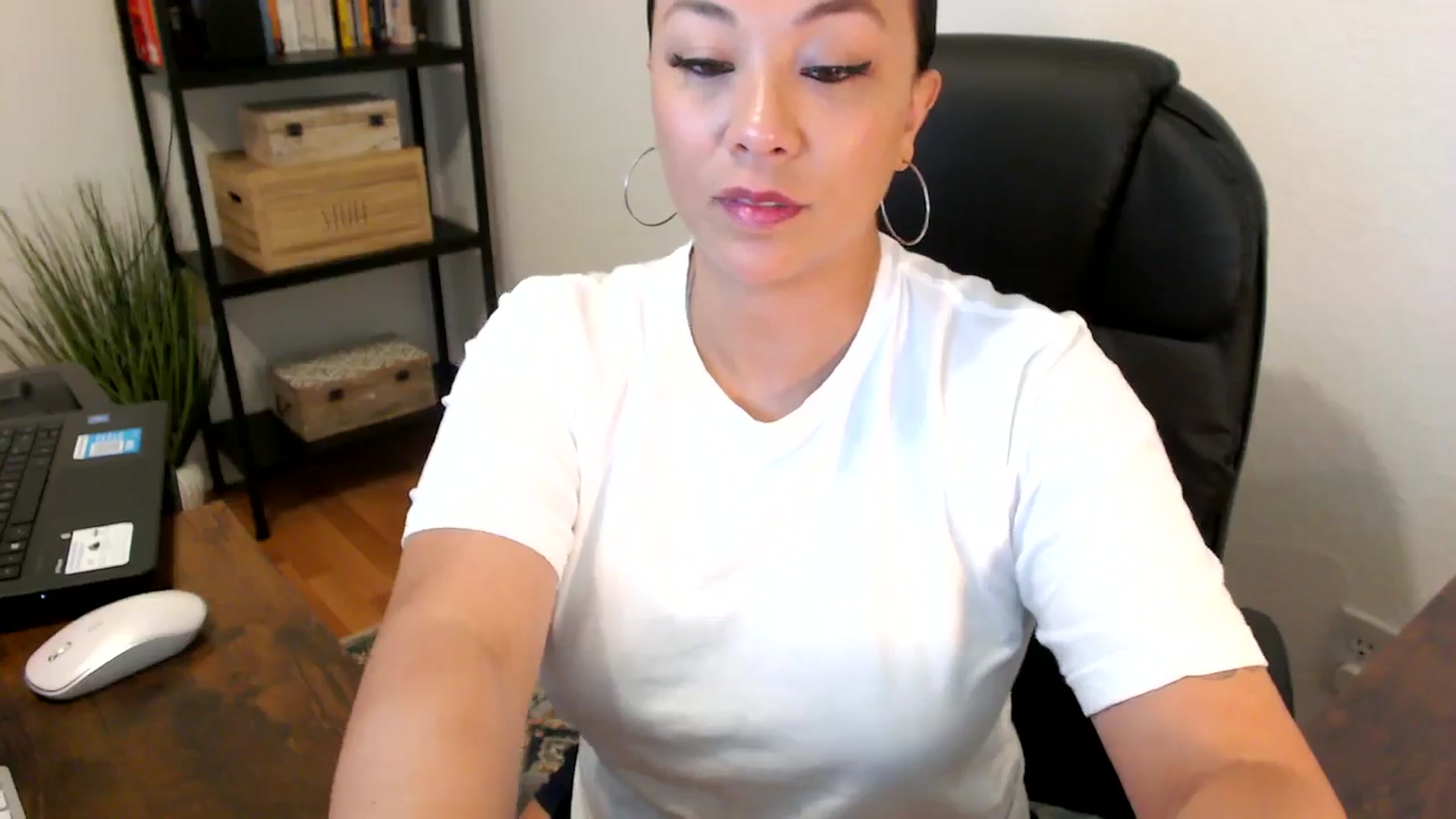 Gallery image thumbnail from MickaylaMoon's myfreecams stream on, 07/29/2024, 16:42 image 13 of 20