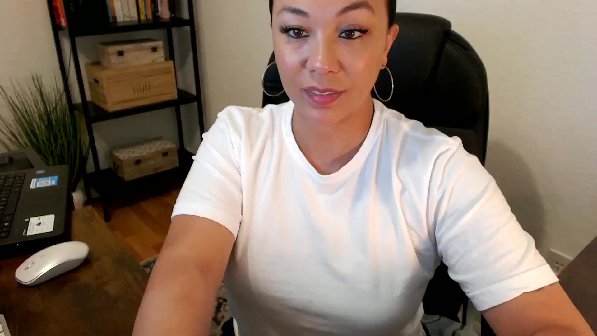 Gallery image thumbnail from MickaylaMoon's myfreecams stream on, 07/29/2024, 16:42 image 9 of 20