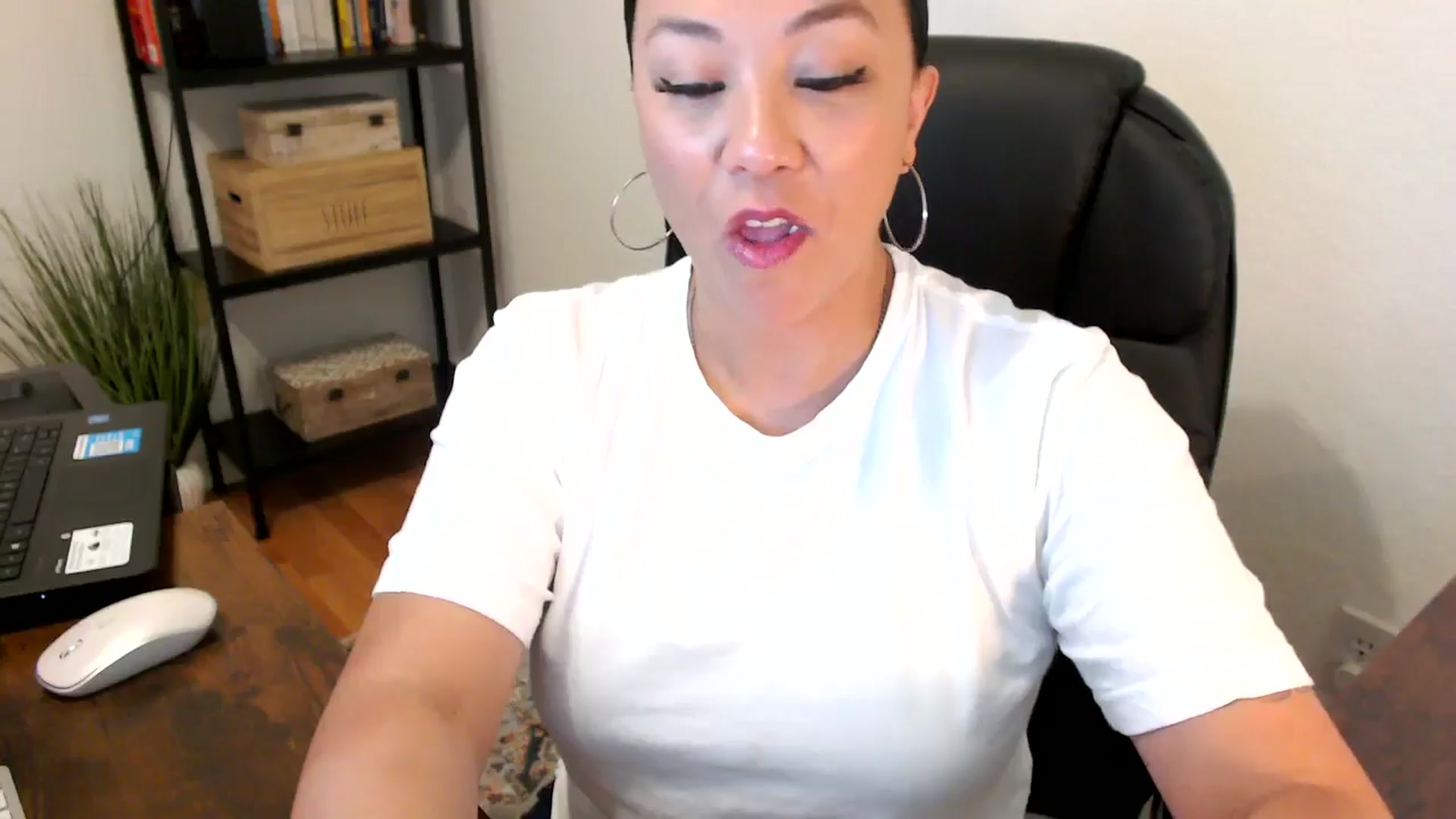Gallery image thumbnail from MickaylaMoon's myfreecams stream on, 07/29/2024, 16:42 image 12 of 20