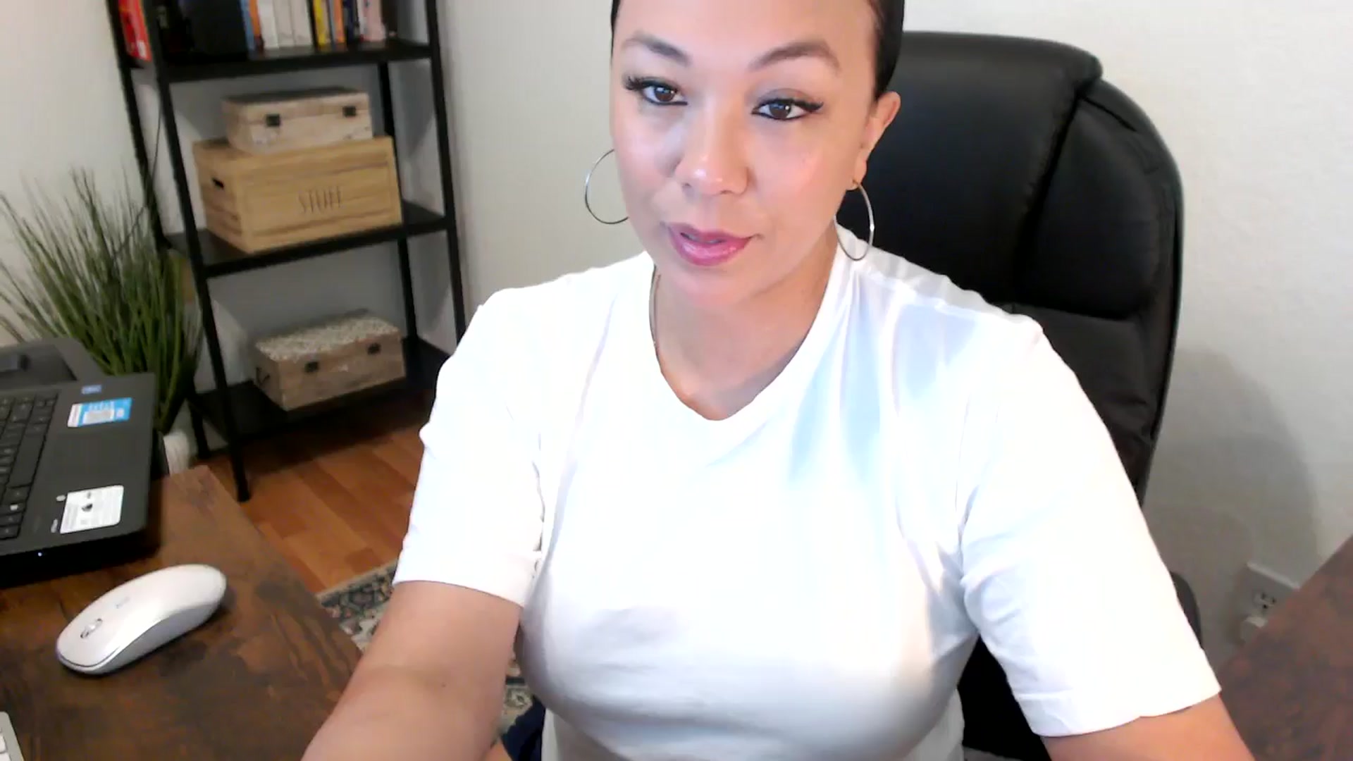 Gallery image thumbnail from MickaylaMoon's myfreecams stream on, 07/29/2024, 16:42 image 15 of 20