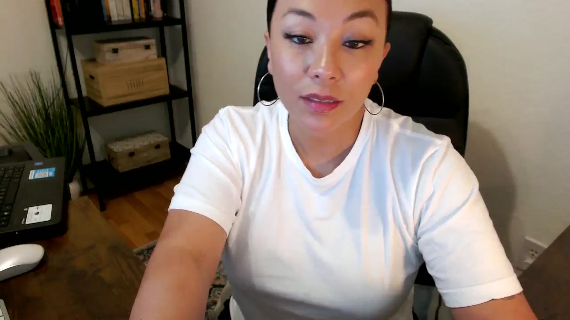 Gallery image thumbnail from MickaylaMoon's myfreecams stream on, 07/29/2024, 17:08 image 13 of 20