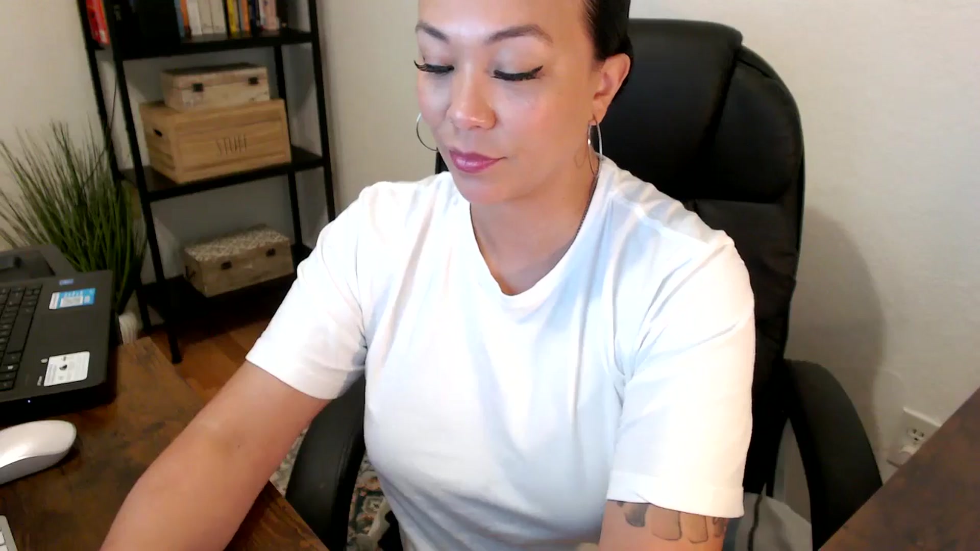 Gallery image thumbnail from MickaylaMoon's myfreecams stream on, 07/29/2024, 17:08 image 10 of 20