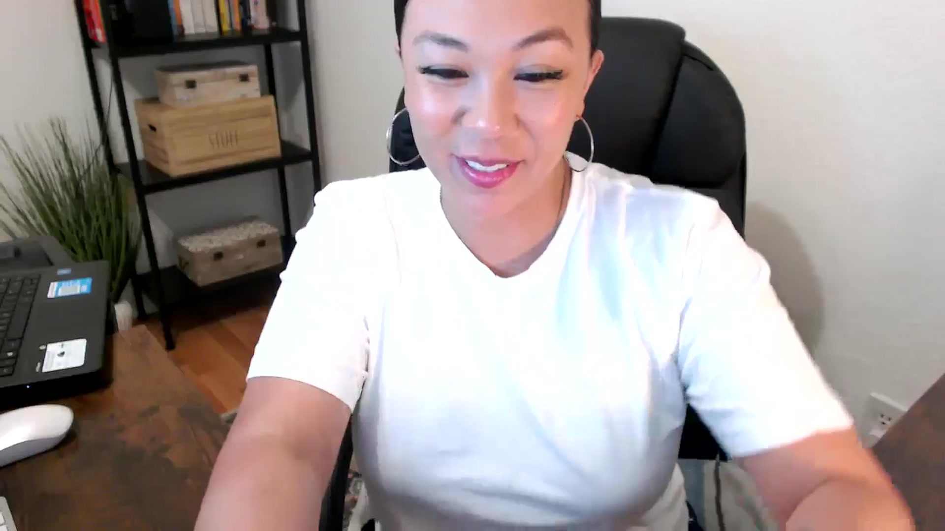 Gallery image thumbnail from MickaylaMoon's myfreecams stream on, 07/29/2024, 17:08 image 3 of 20