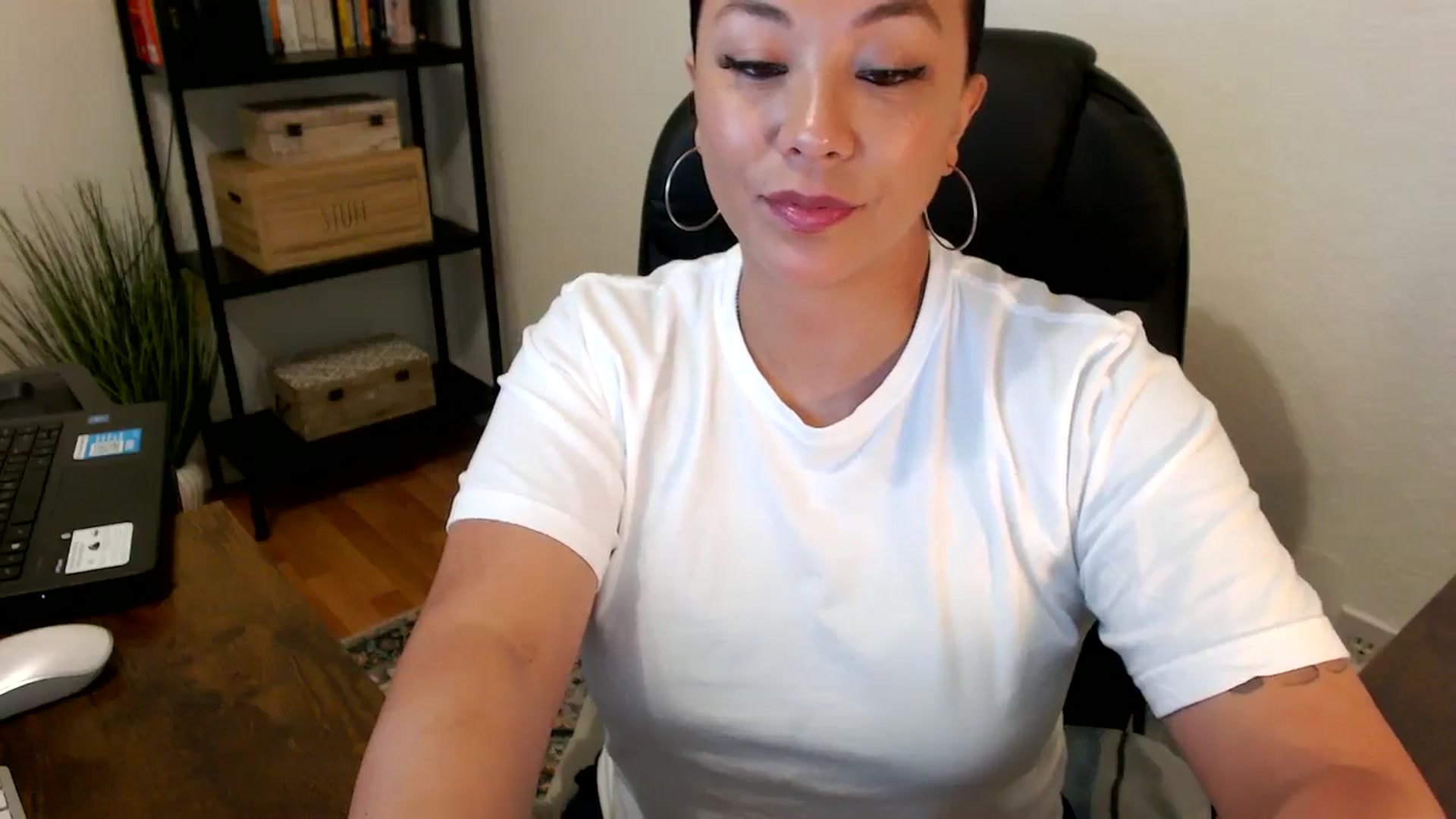 Gallery image thumbnail from MickaylaMoon's myfreecams stream on, 07/29/2024, 17:08 image 6 of 20