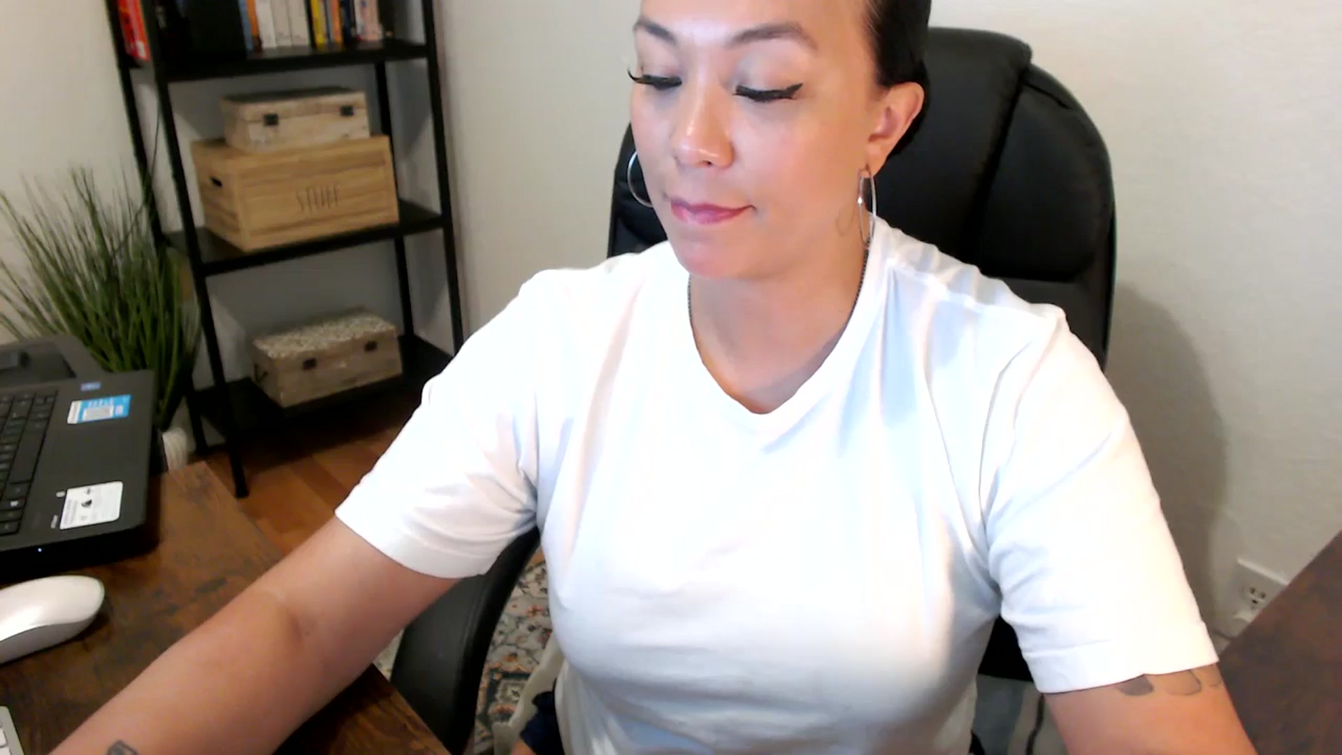 Gallery image thumbnail from MickaylaMoon's myfreecams stream on, 07/29/2024, 17:08 image 19 of 20