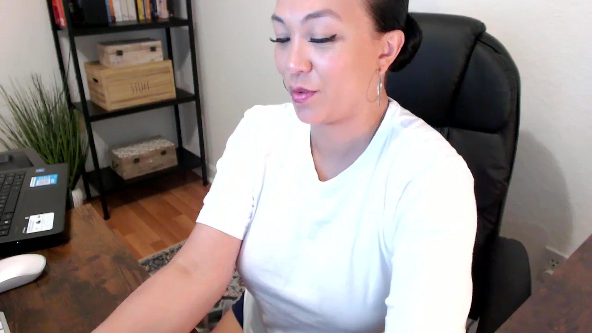 Gallery image thumbnail from MickaylaMoon's myfreecams stream on, 07/29/2024, 17:08 image 16 of 20
