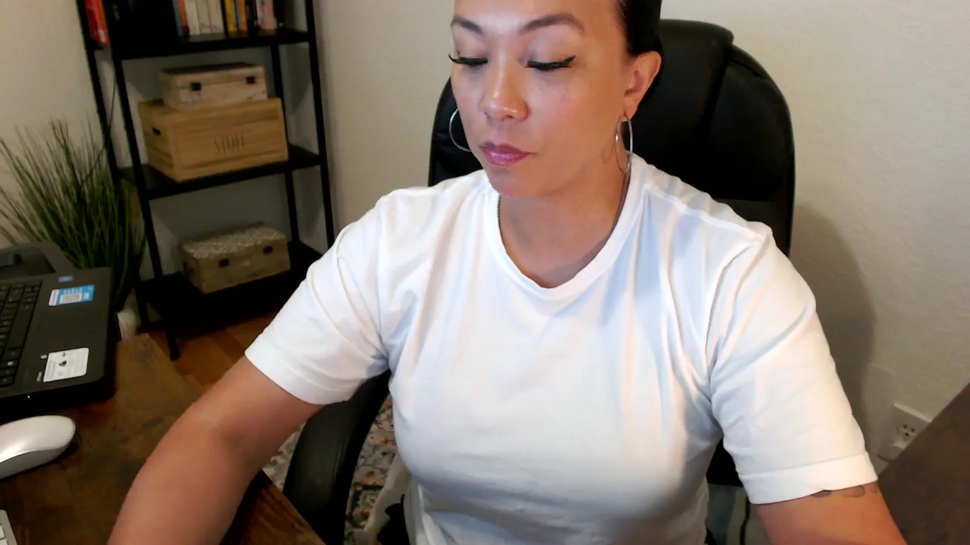 Gallery image thumbnail from MickaylaMoon's myfreecams stream on, 07/29/2024, 17:08 image 9 of 20
