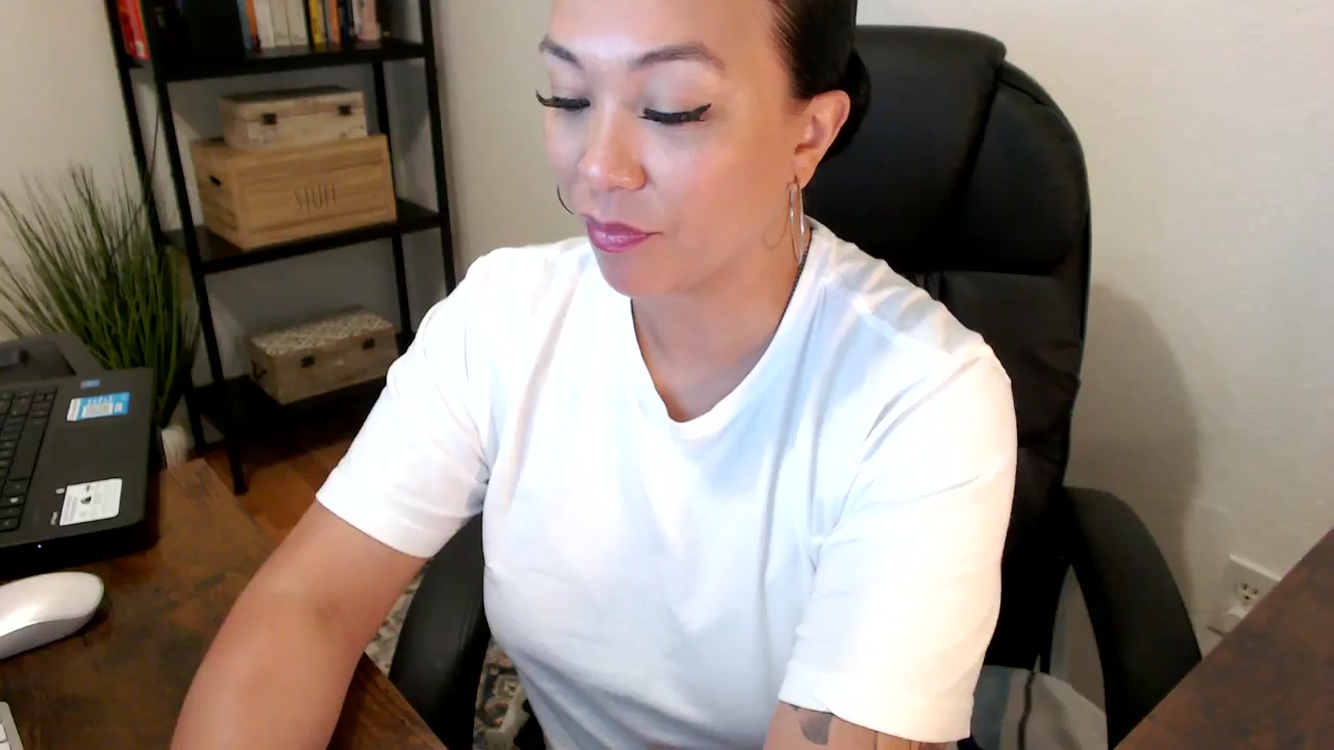 Gallery image thumbnail from MickaylaMoon's myfreecams stream on, 07/29/2024, 17:08 image 7 of 20