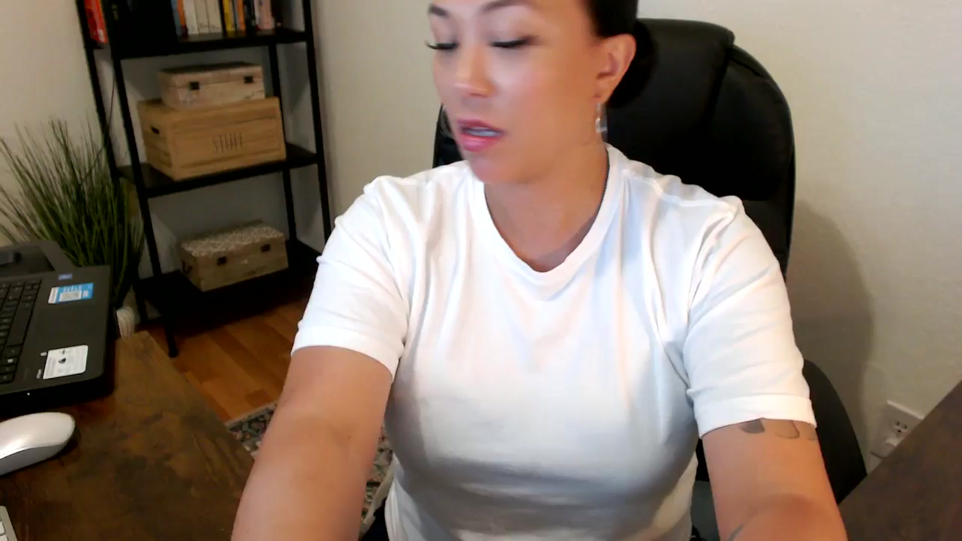 Gallery image thumbnail from MickaylaMoon's myfreecams stream on, 07/29/2024, 17:08 image 1 of 20