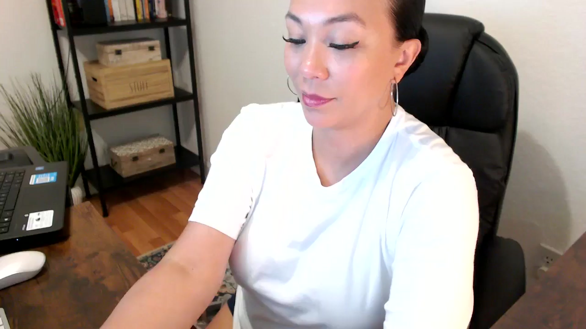 Gallery image thumbnail from MickaylaMoon's myfreecams stream on, 07/29/2024, 17:08 image 15 of 20