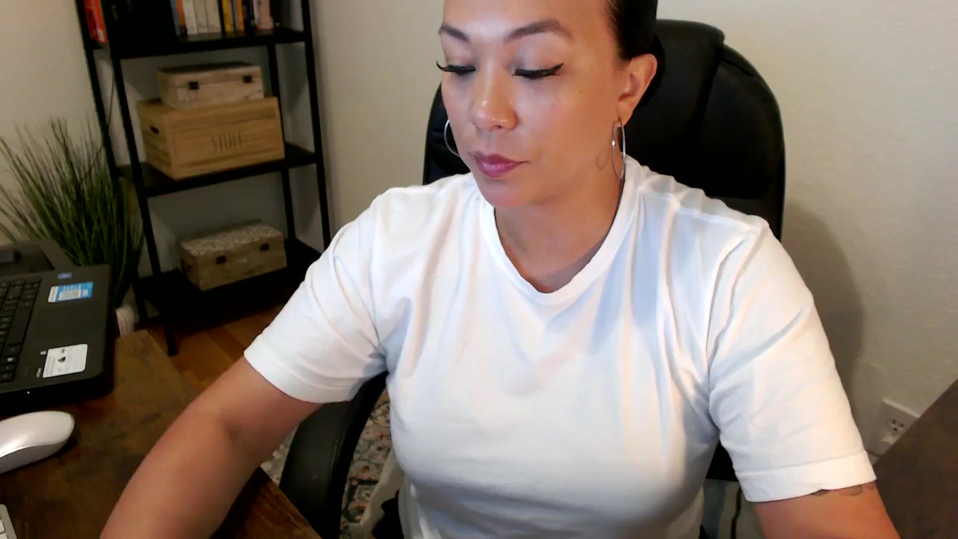 Gallery image thumbnail from MickaylaMoon's myfreecams stream on, 07/29/2024, 17:08 image 8 of 20