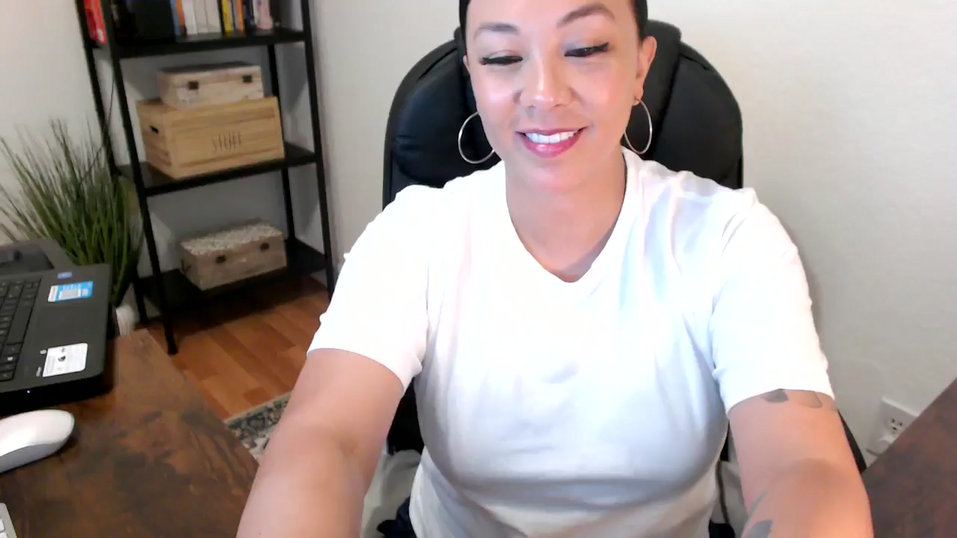 Gallery image thumbnail from MickaylaMoon's myfreecams stream on, 07/29/2024, 17:08 image 20 of 20
