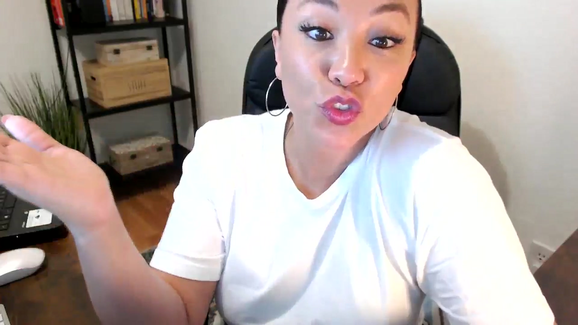 Gallery image thumbnail from MickaylaMoon's myfreecams stream on, 07/29/2024, 17:08 image 4 of 20