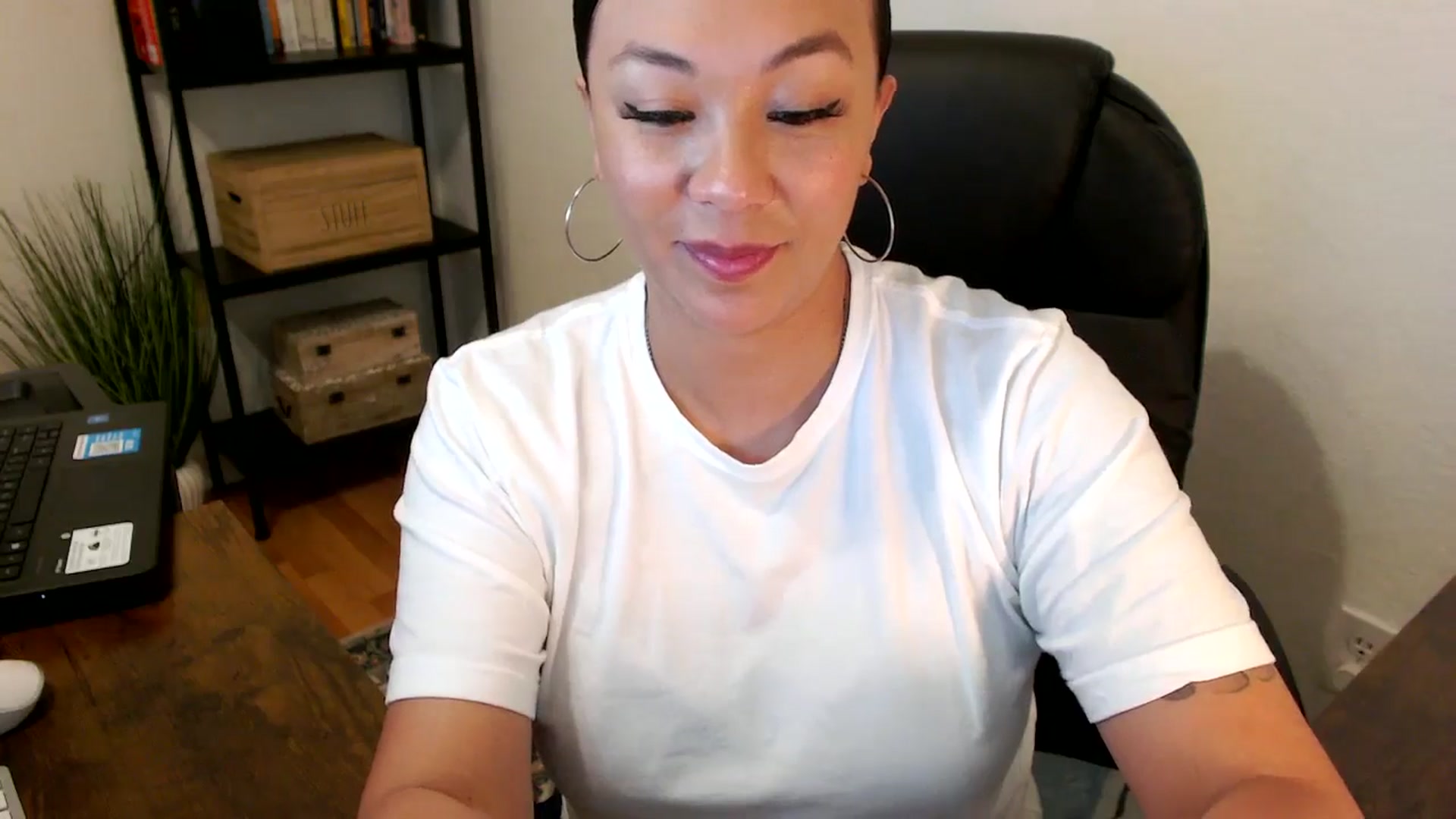 Gallery image thumbnail from MickaylaMoon's myfreecams stream on, 07/29/2024, 18:33 image 19 of 20
