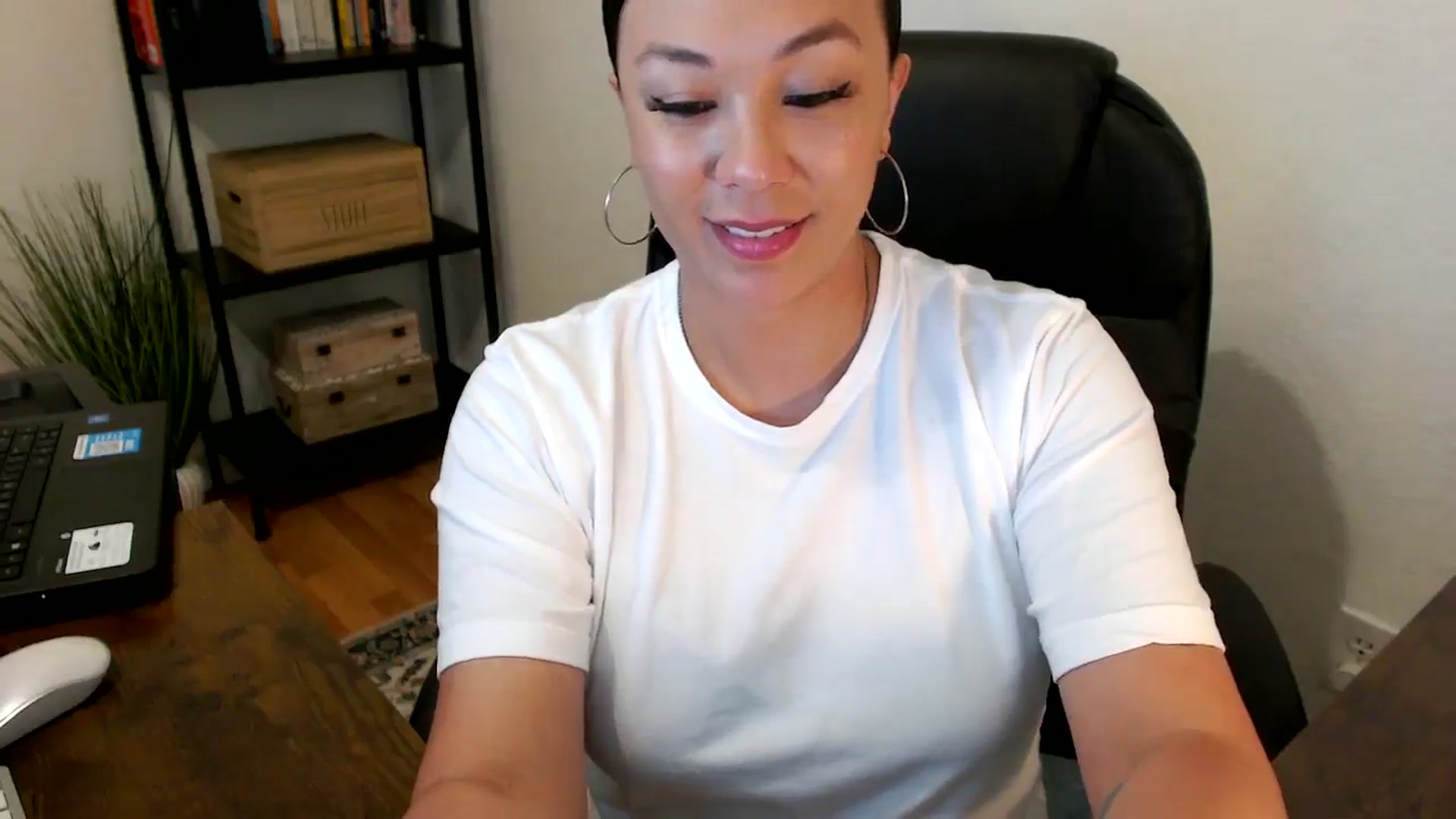 Gallery image thumbnail from MickaylaMoon's myfreecams stream on, 07/29/2024, 18:33 image 8 of 20