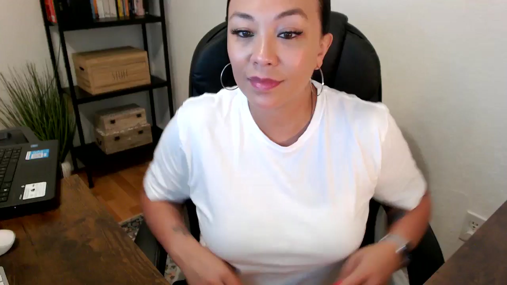 Gallery image thumbnail from MickaylaMoon's myfreecams stream on, 07/29/2024, 18:33 image 20 of 20
