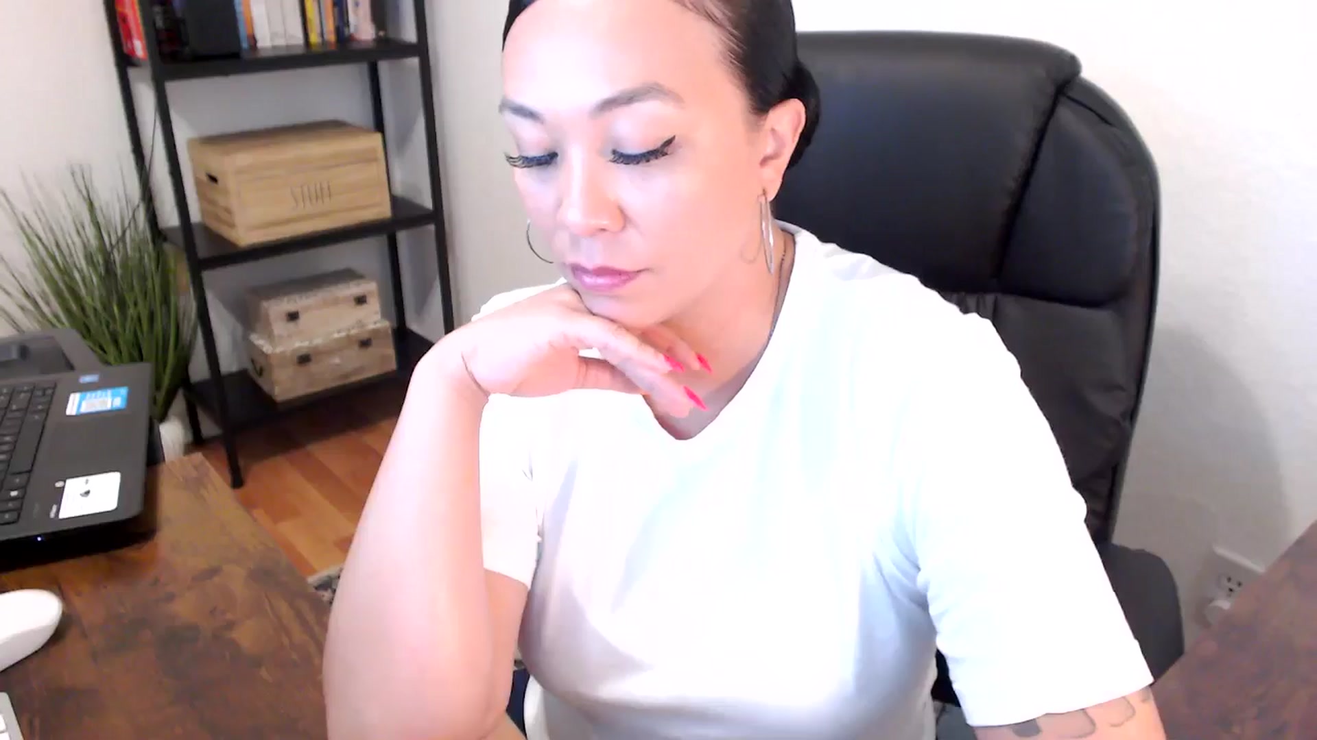 Gallery image thumbnail from MickaylaMoon's myfreecams stream on, 07/29/2024, 18:33 image 15 of 20