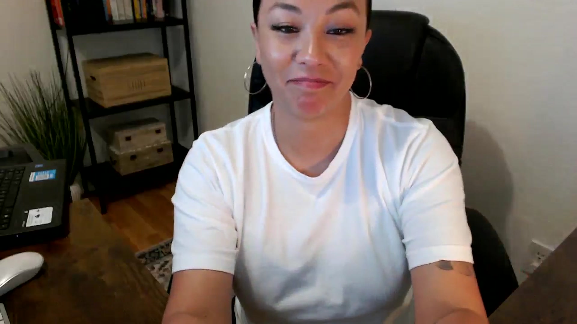 Gallery image thumbnail from MickaylaMoon's myfreecams stream on, 07/29/2024, 18:33 image 2 of 20