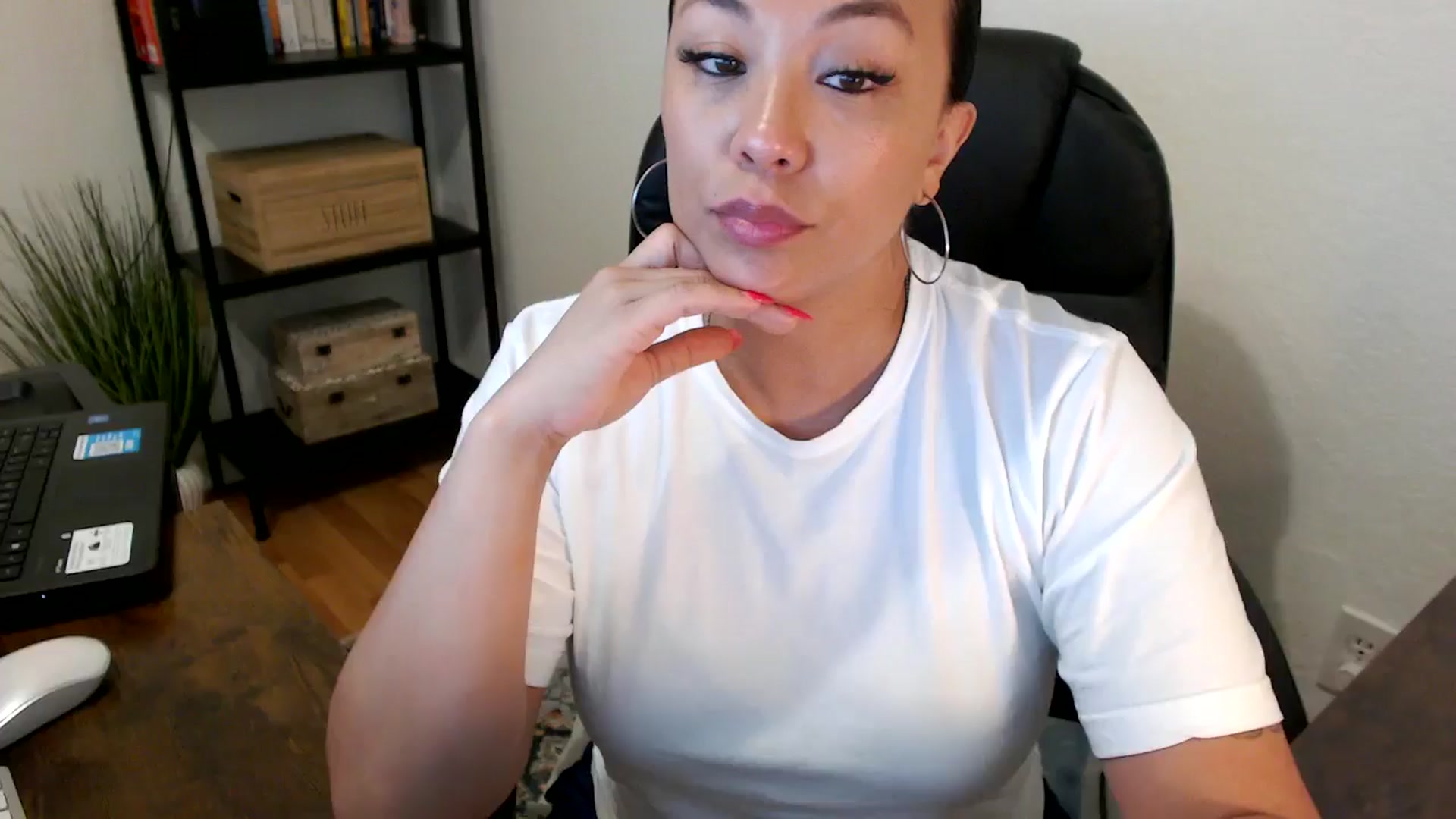 Gallery image thumbnail from MickaylaMoon's myfreecams stream on, 07/29/2024, 18:33 image 1 of 20