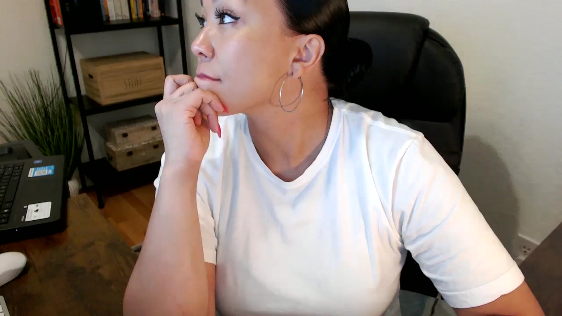 Gallery image thumbnail from MickaylaMoon's myfreecams stream on, 07/29/2024, 18:33 image 18 of 20