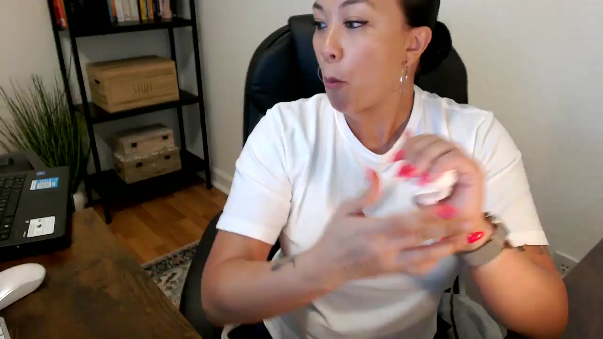 Gallery image thumbnail from MickaylaMoon's myfreecams stream on, 07/29/2024, 18:33 image 4 of 20