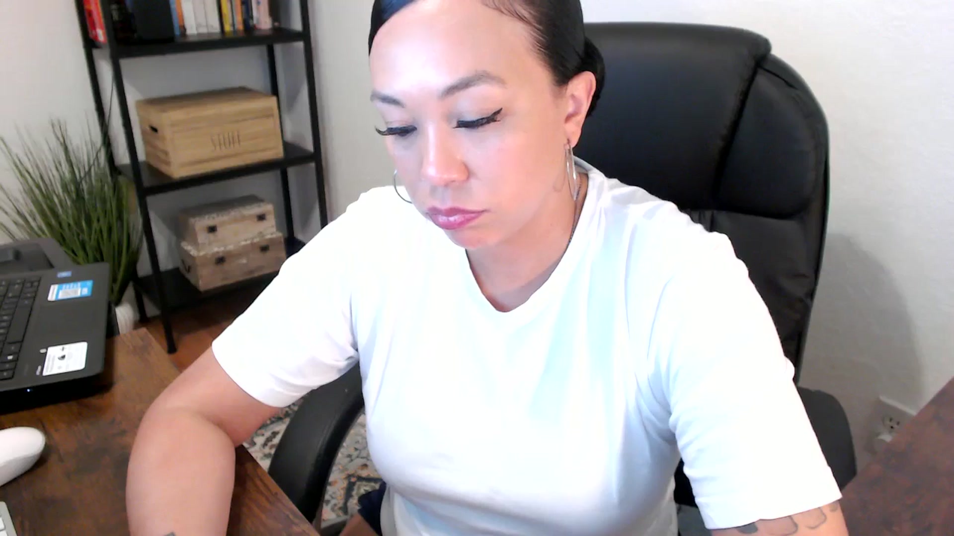 Gallery image thumbnail from MickaylaMoon's myfreecams stream on, 07/29/2024, 18:33 image 12 of 20