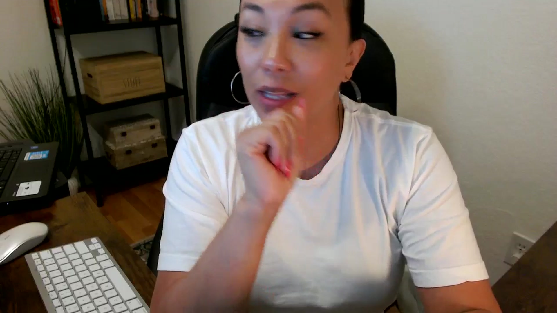 Gallery image thumbnail from MickaylaMoon's myfreecams stream on, 07/29/2024, 21:04 image 18 of 20