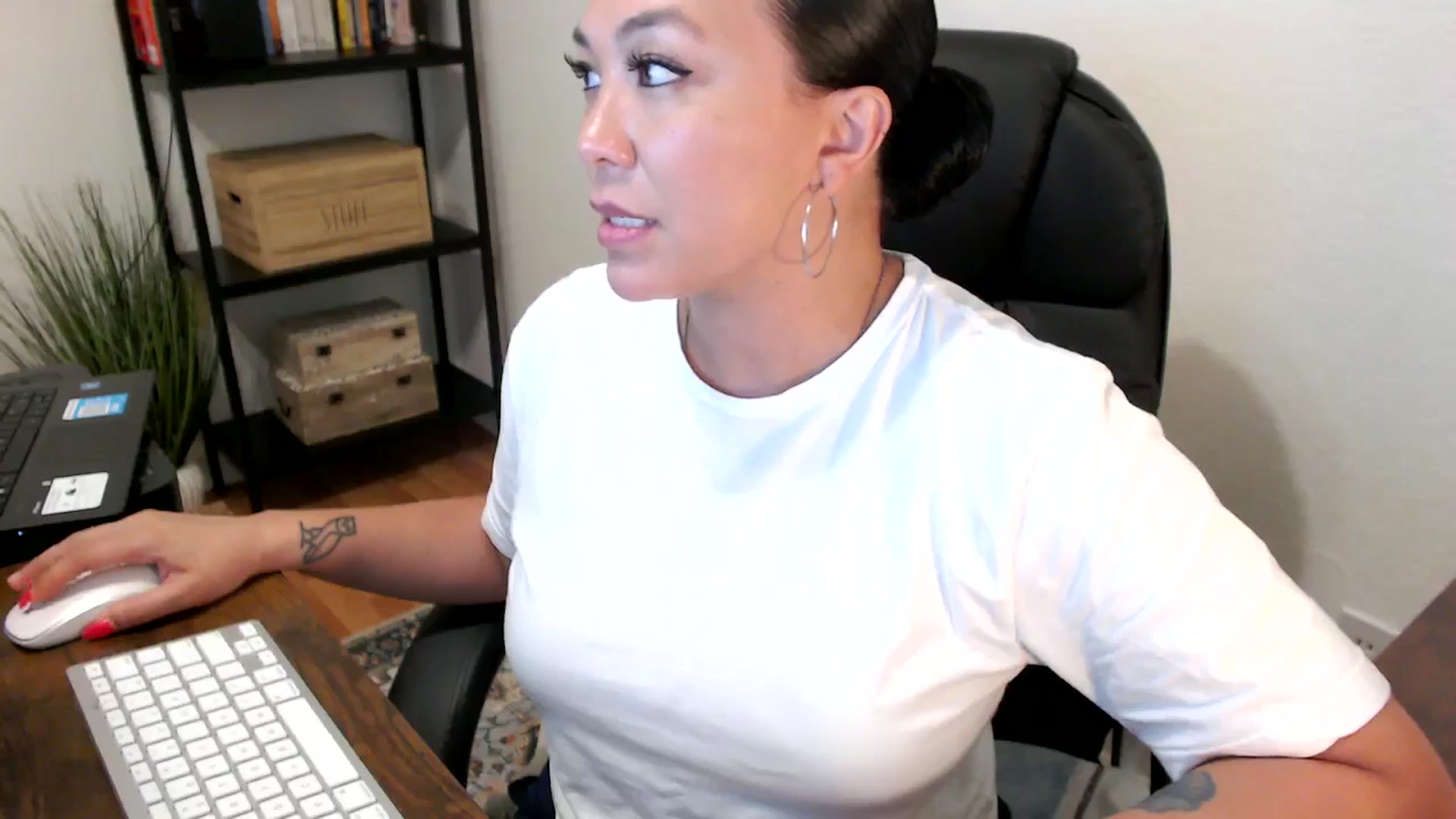 Gallery image thumbnail from MickaylaMoon's myfreecams stream on, 07/29/2024, 21:04 image 13 of 20