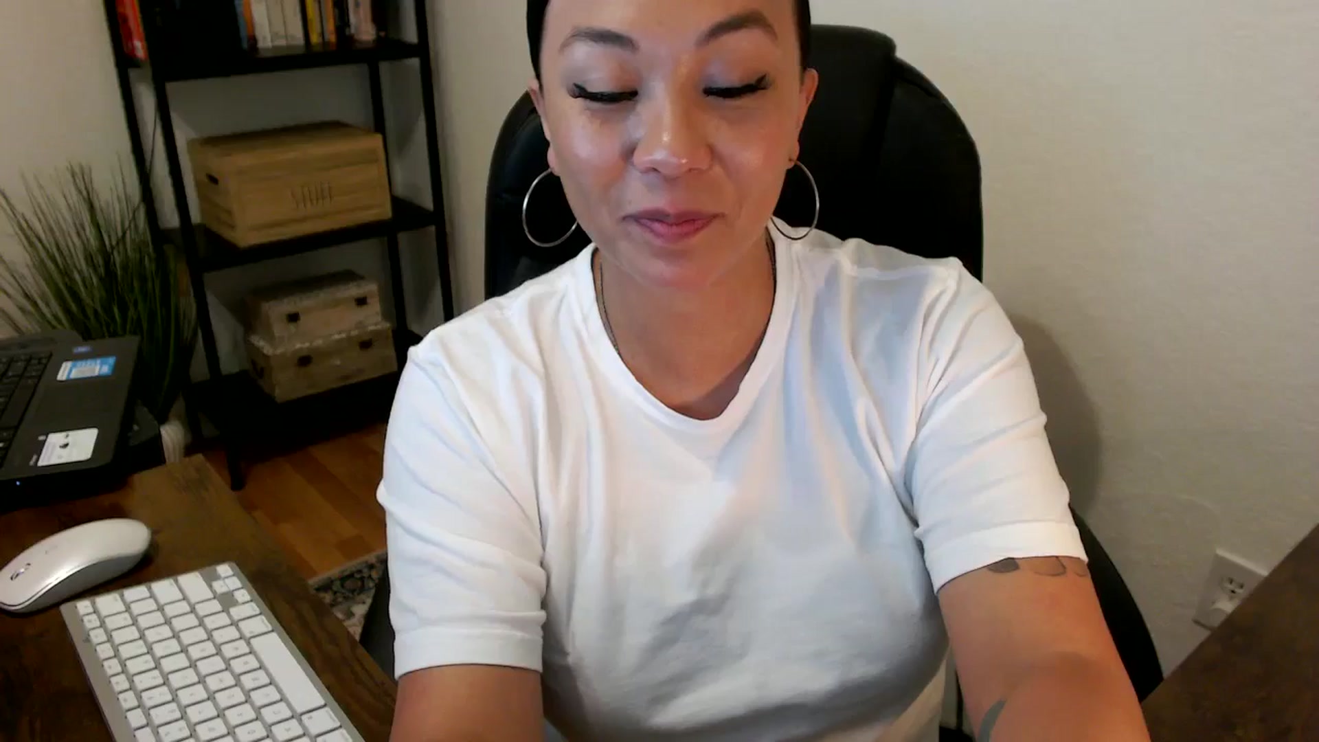 Gallery image thumbnail from MickaylaMoon's myfreecams stream on, 07/29/2024, 21:04 image 16 of 20