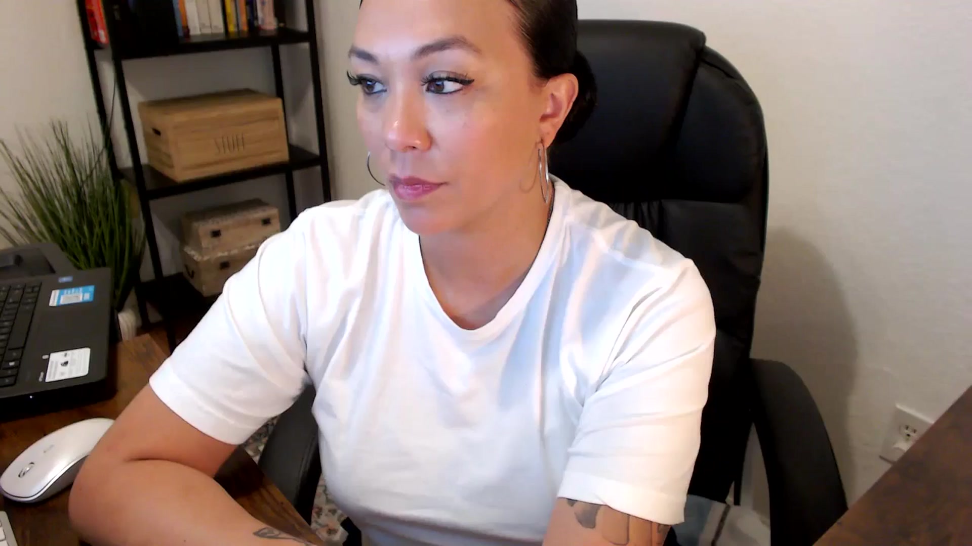 Gallery image thumbnail from MickaylaMoon's myfreecams stream on, 07/29/2024, 21:04 image 6 of 20