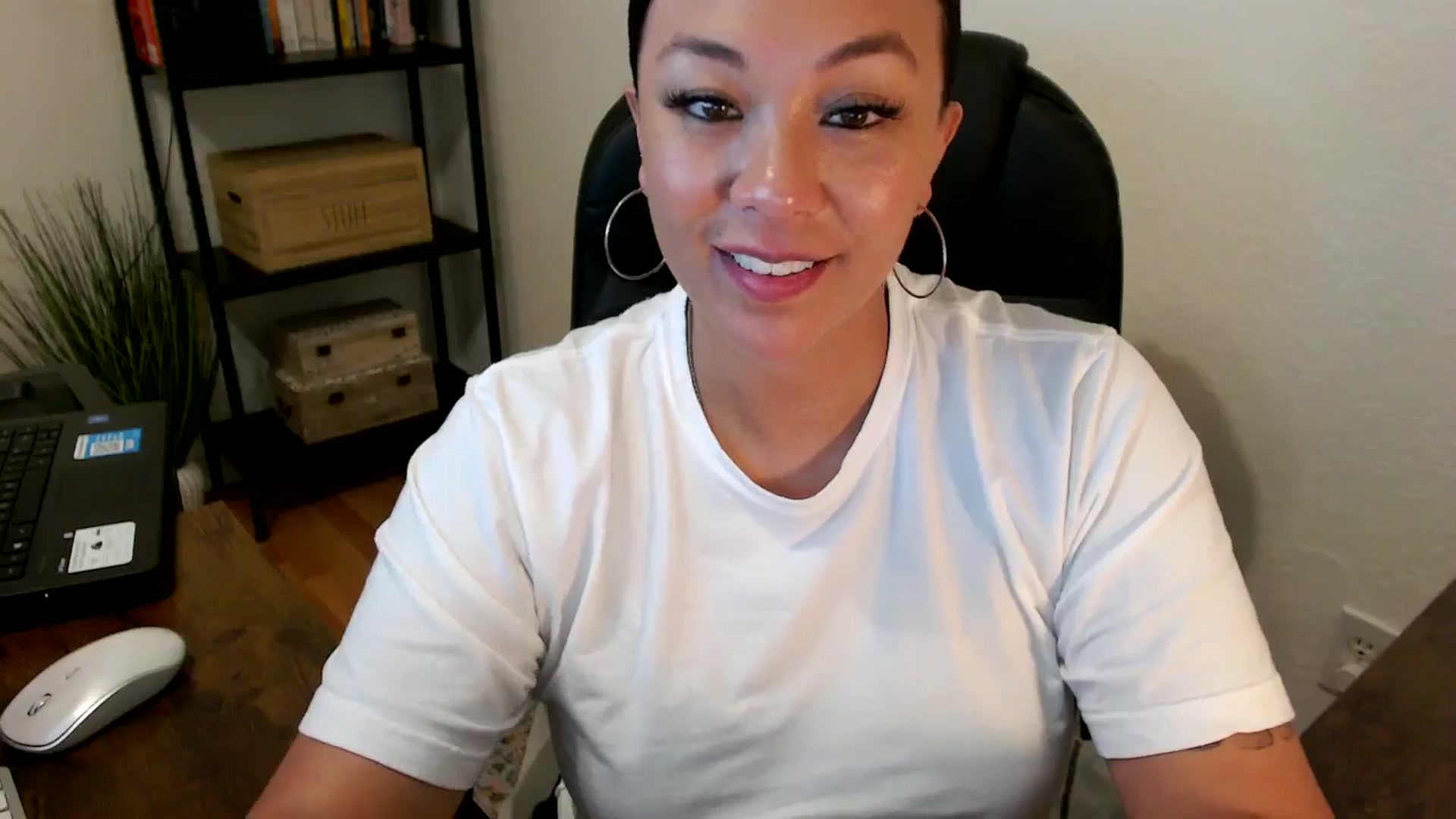 Gallery image thumbnail from MickaylaMoon's myfreecams stream on, 07/29/2024, 21:04 image 5 of 20