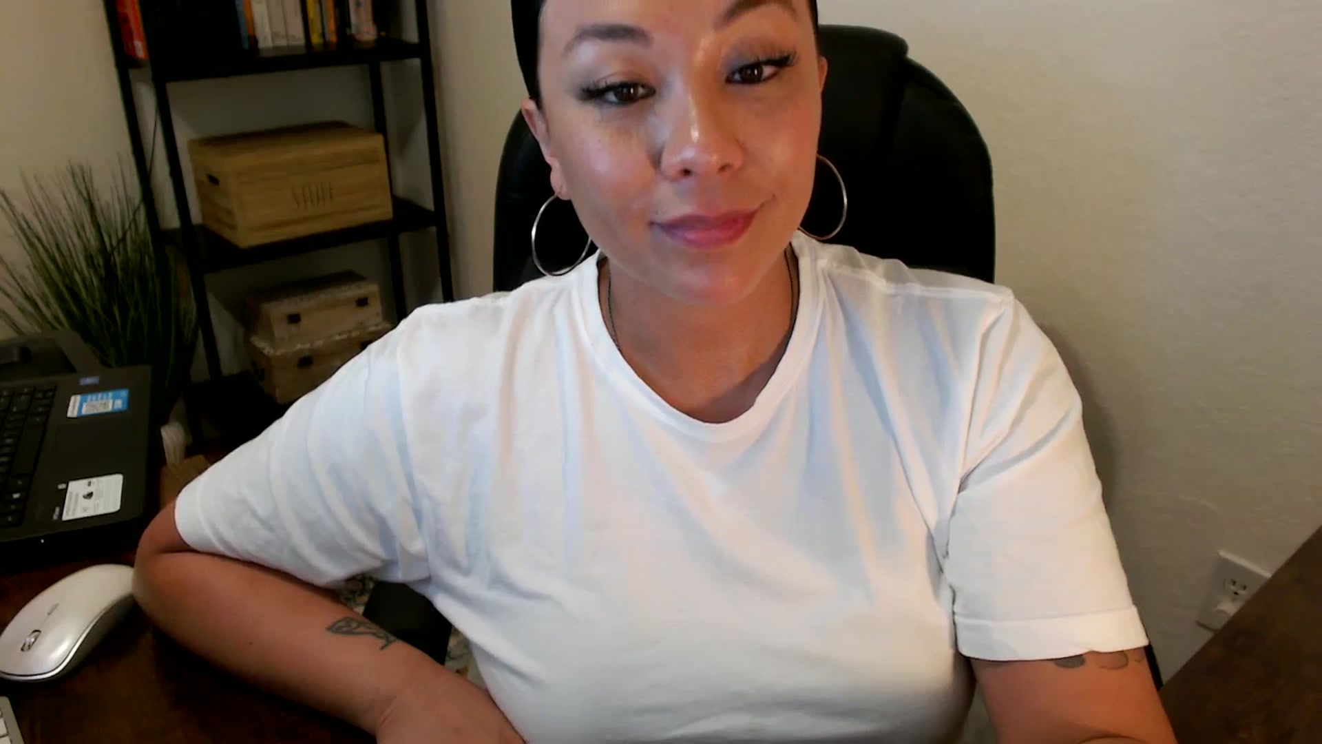 Gallery image thumbnail from MickaylaMoon's myfreecams stream on, 07/29/2024, 21:04 image 9 of 20